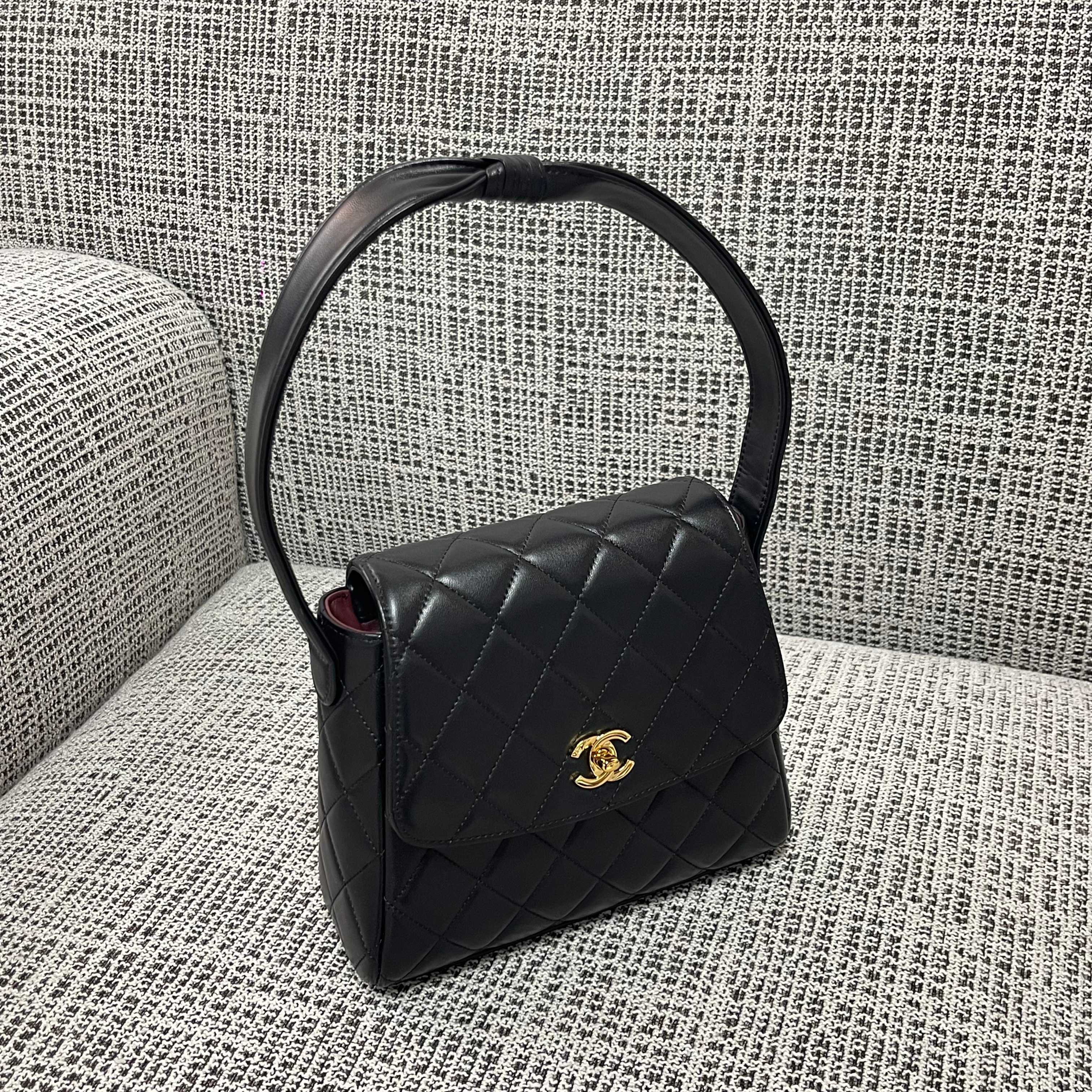 Vintage Quilted Lambskin Single Flap Hobo Bag in Black (Gold Hardware) - Mocuir