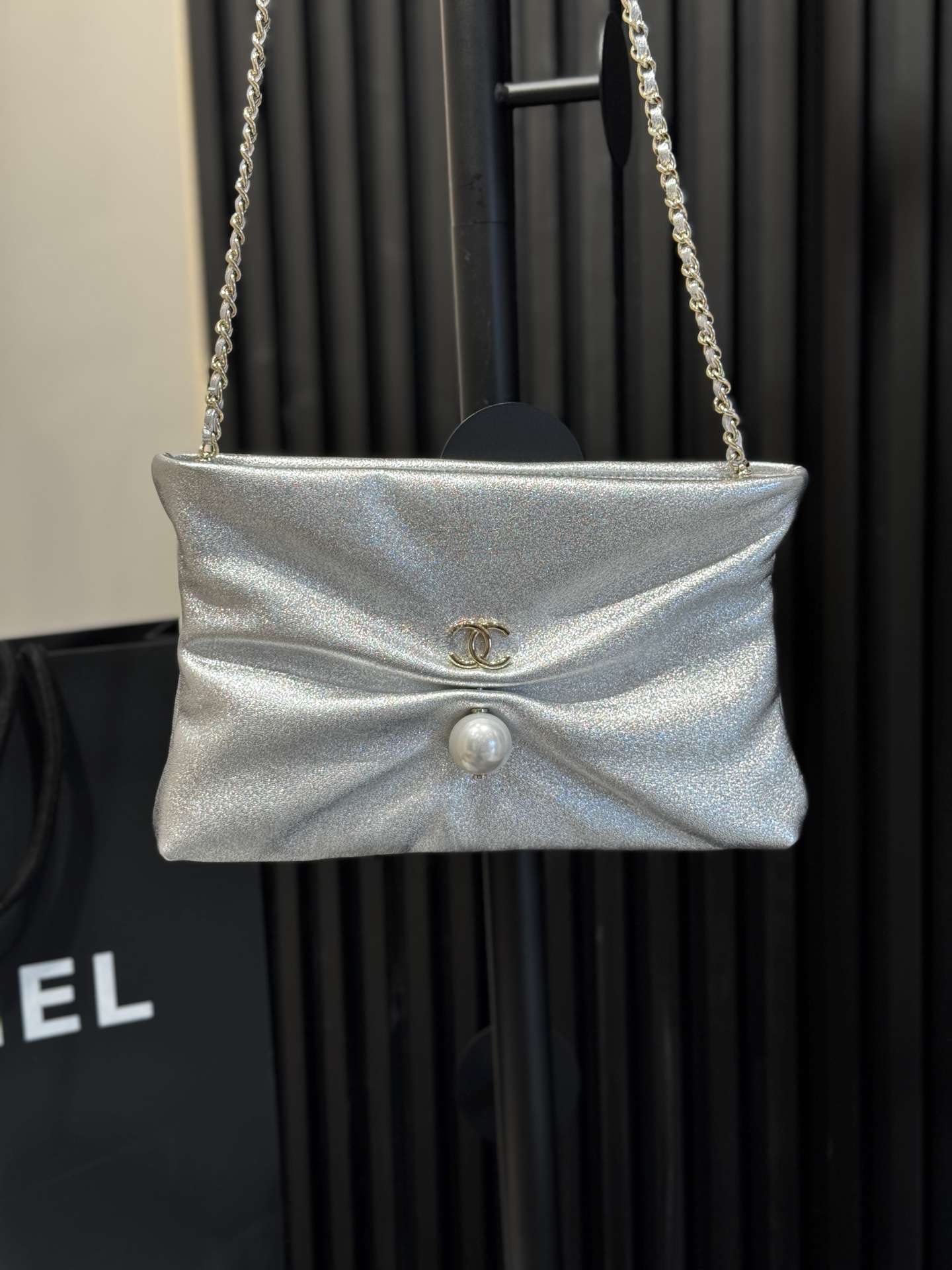 25S Spring-Summer Iridescent Lambskin Ruched Chain Shoulder Bag with Pearl & Gold Hardware (Model AS5130) - Mocuir