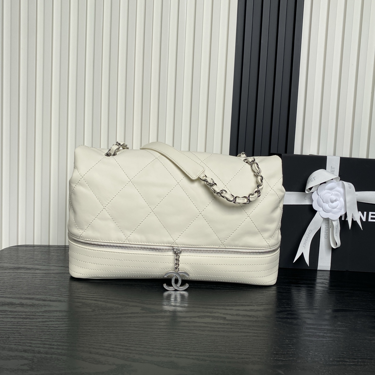 Expandable Flap Bag in White Calfskin (Vintage  24C Airport Bag) - Mocuir