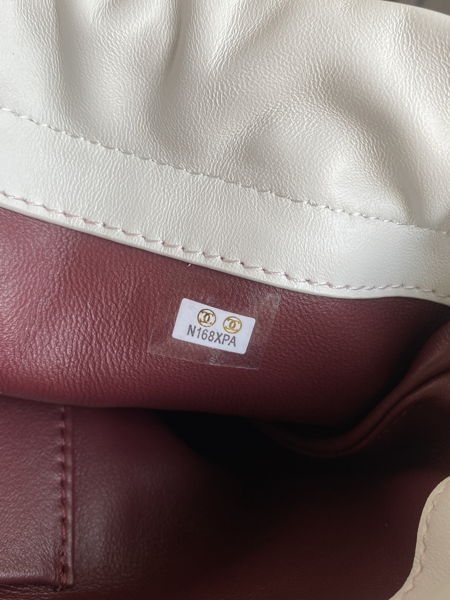 24BQuilted Lambskin Drawstring Hobo Bag（ White） - Mocuir