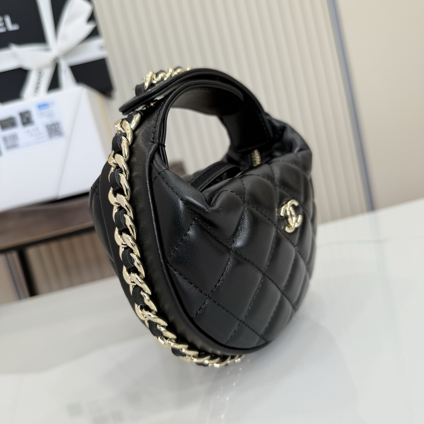 23C Hula Hoop Pouch Quilted Lambskin Bag in Black (Gold Hardware) - Mocuir