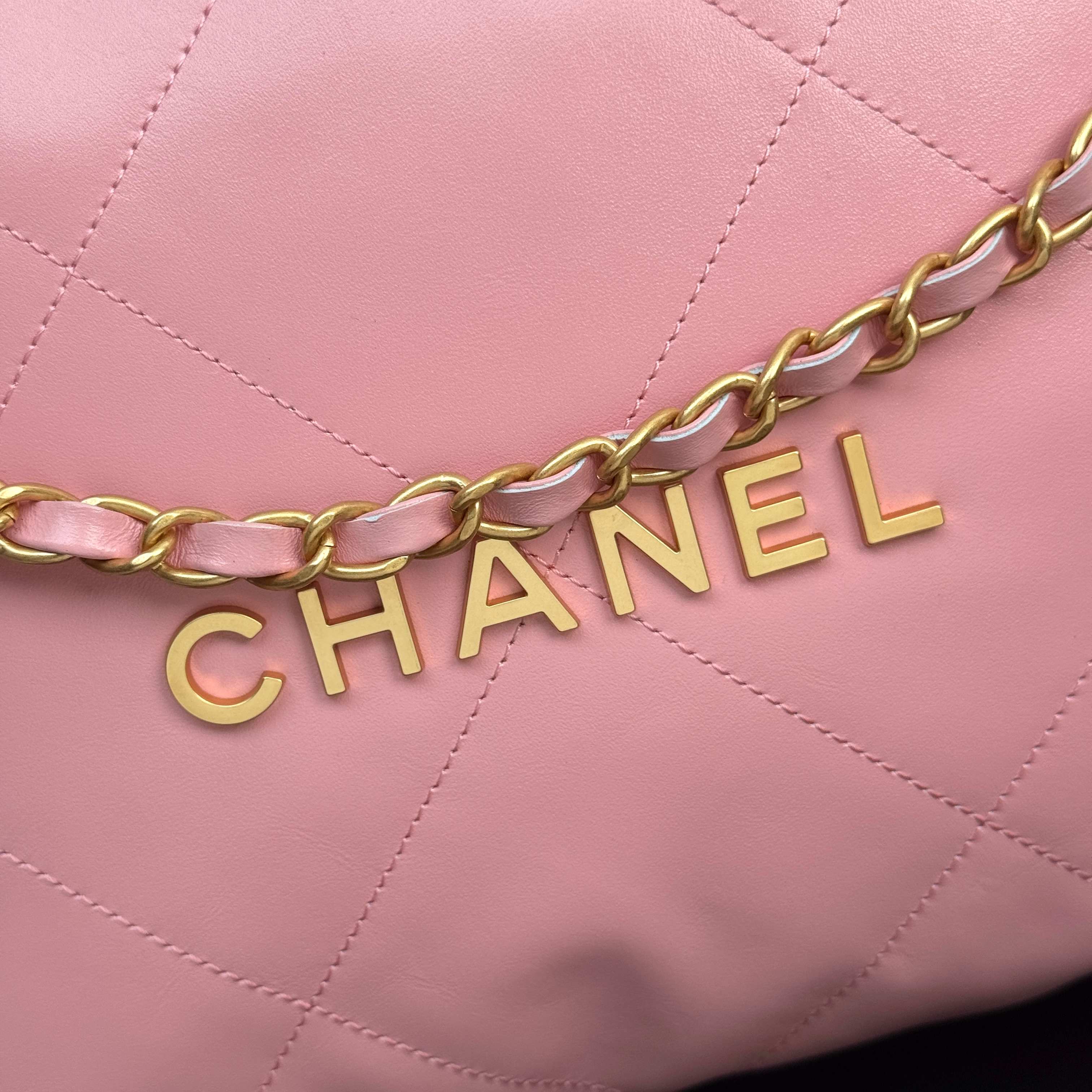 22 Bag Quilted Shiny Calfskin in Light Pink (Gold Hardware) - Mocuir