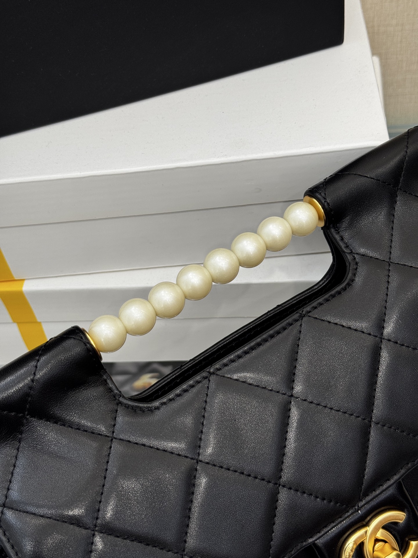 Pearl Handle Flap Bag - Mocuir