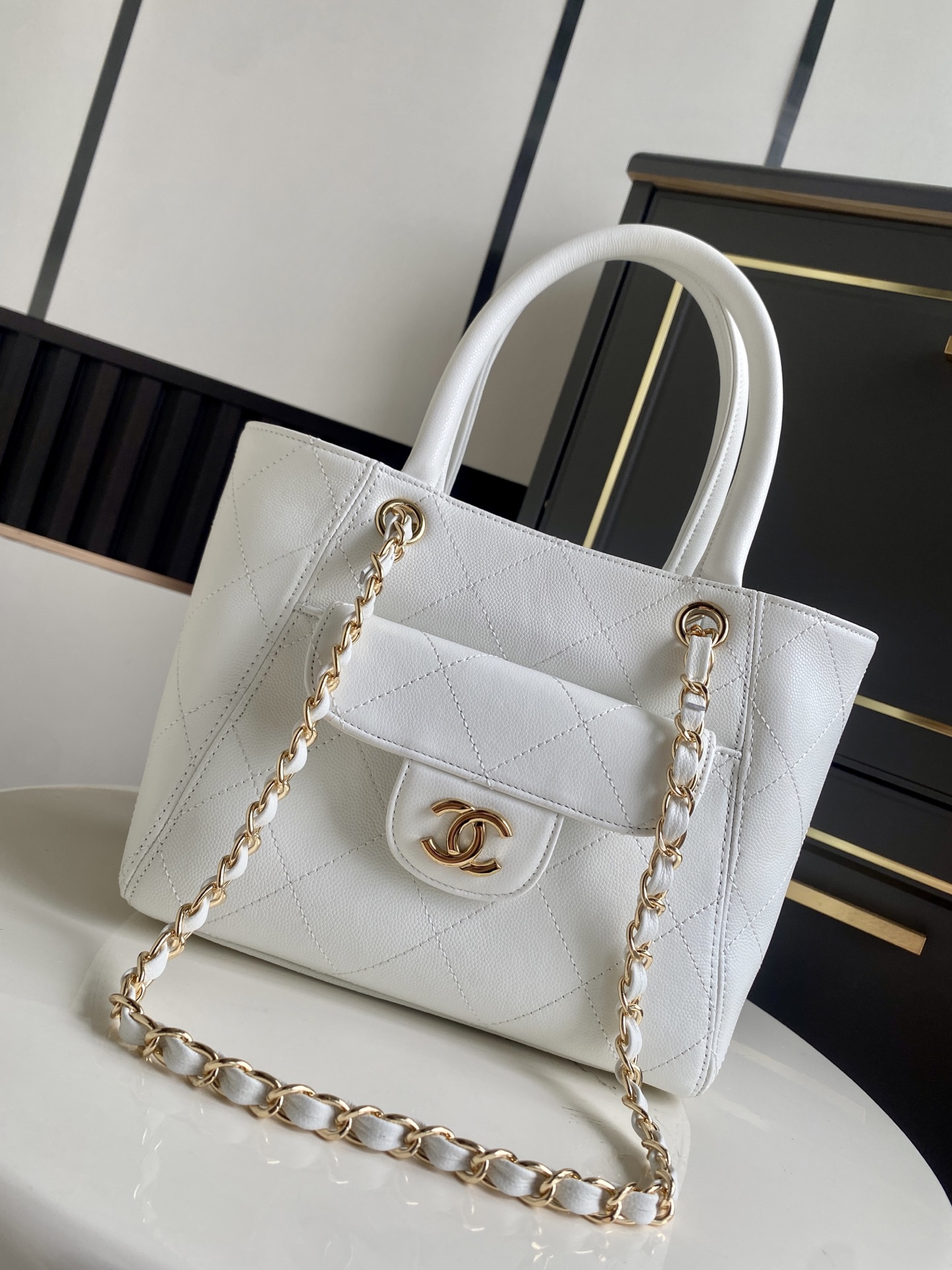 Cruise 2026 White Quilted Caviar Calfskin Mini Tote Bag with Gold-Tone Hardware - Mocuir