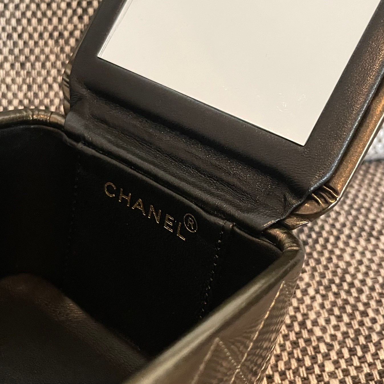 25C Small Vanity Case in Dark Olive Green Patent Leather - Mocuir