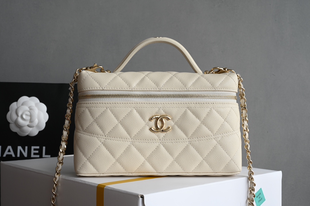 Small Vanity Case (LP Lunch Box Bag) in Ivory White Quilted Caviar Calfskin with Light Gold-Tone Hardware - Mocuir