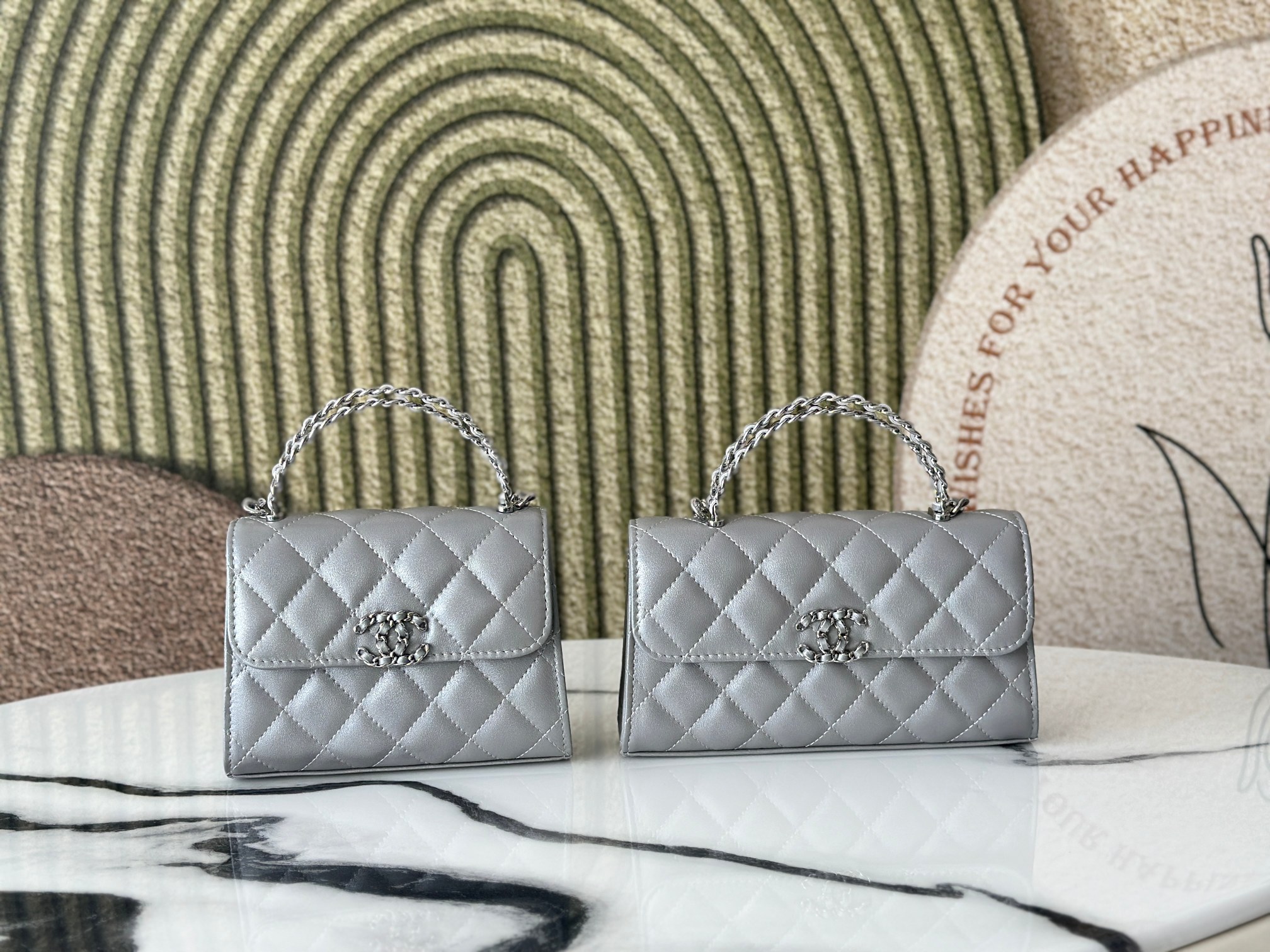 23P Top Handle Kelly Clutch with Chain in Metallic Silver (Silver Hardware) - Mocuir