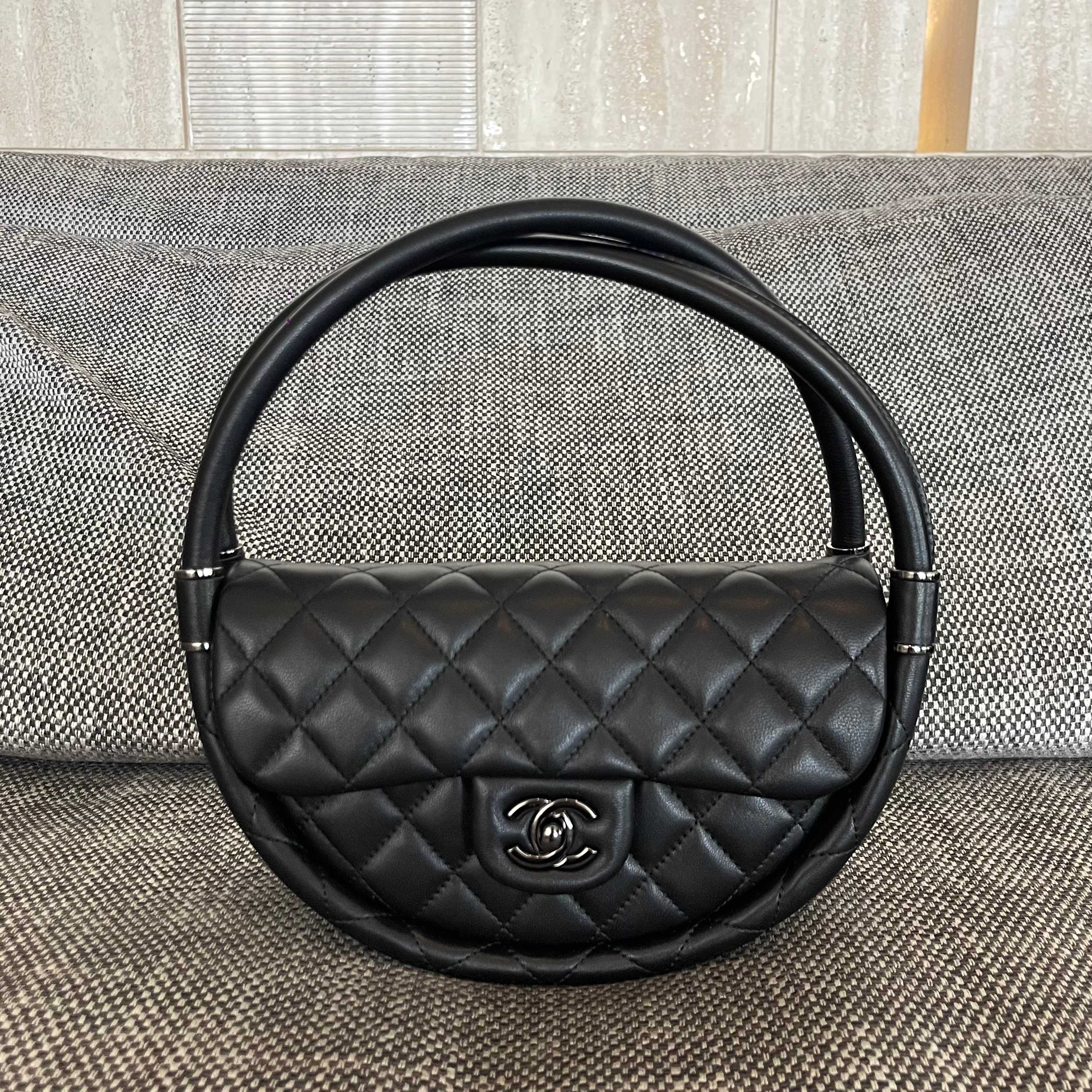 Vintage Black Quilted Lambskin Hula Hoop Flap Bag with Silver-Tone CC Turn-Lock - Mocuir