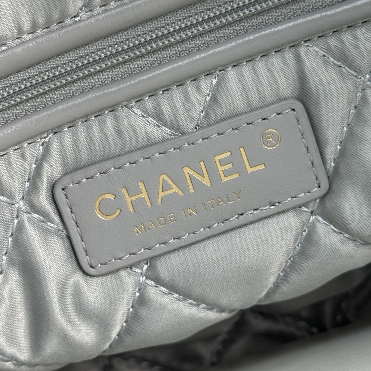 22 Bag Quilted Shiny Calfskin in Light Grey (Gold Hardware) - Mocuir