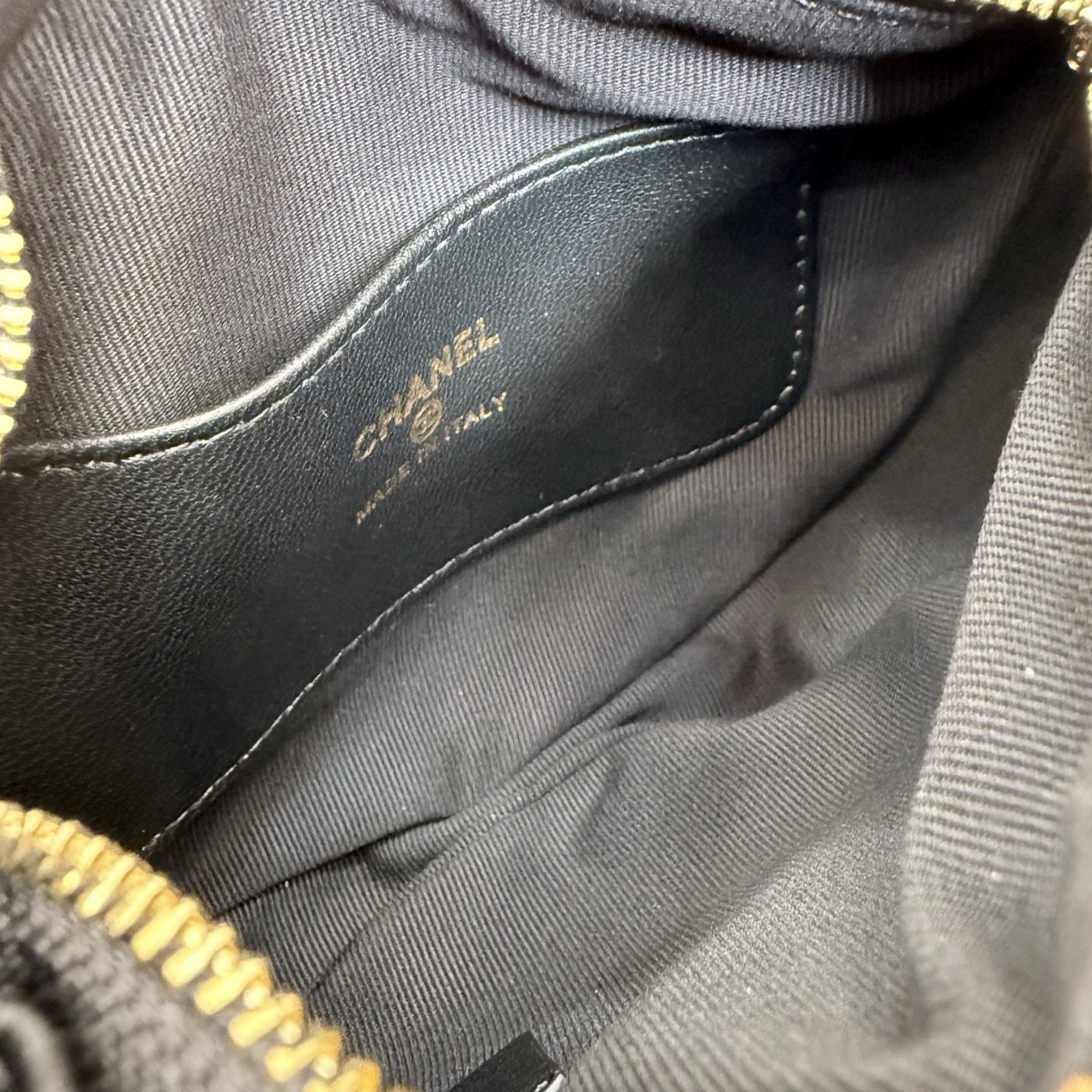 23C Hula Hoop Pouch Quilted Lambskin Bag in Black (Gold Hardware) - Mocuir