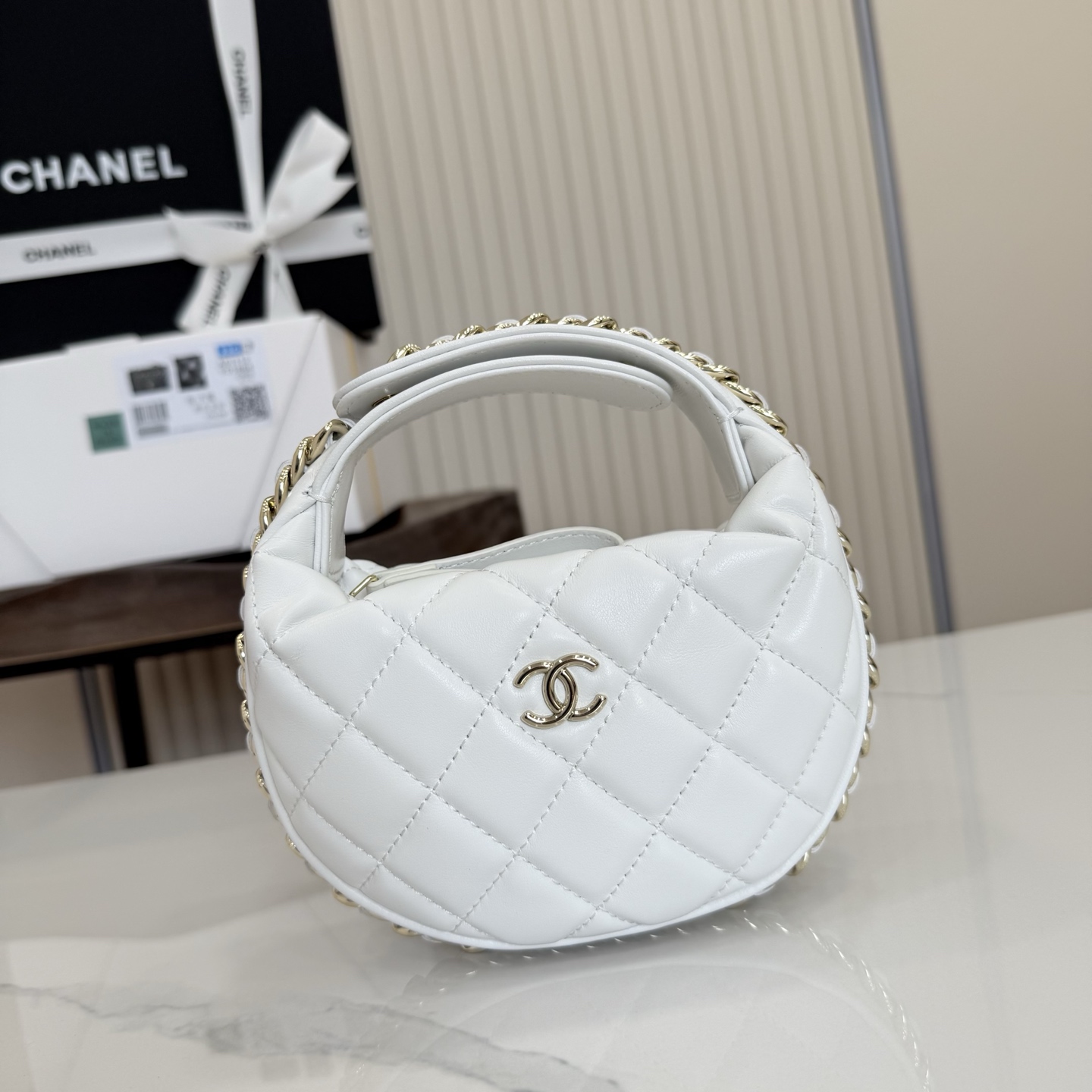 23C Hula Hoop Pouch Quilted Lambskin Bag in White (Gold Hardware) - Mocuir