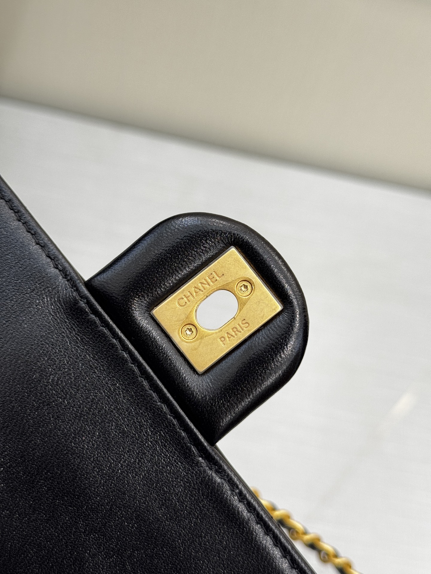 Pearl Handle Flap Bag - Mocuir