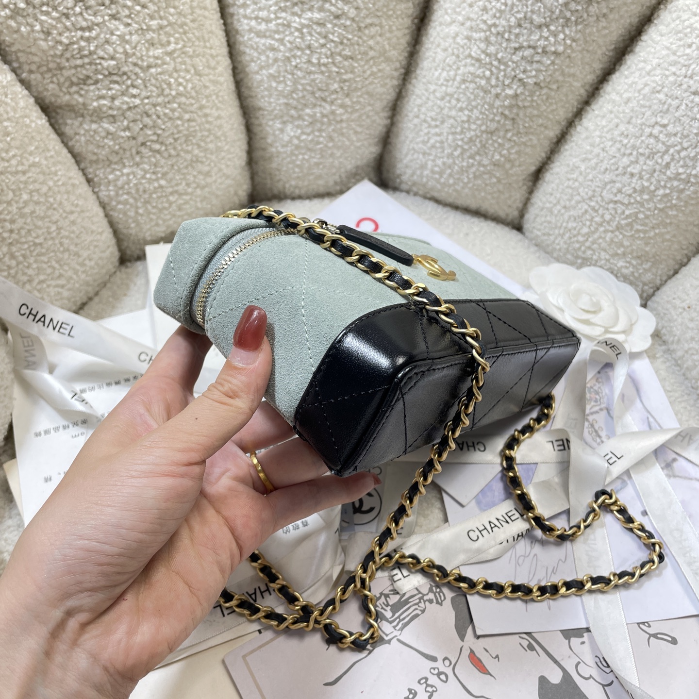 26S Slim Vanity Case with Chain in Mint Green Suede & Black Lambskin with Gold-Tone Hardware - Mocuir