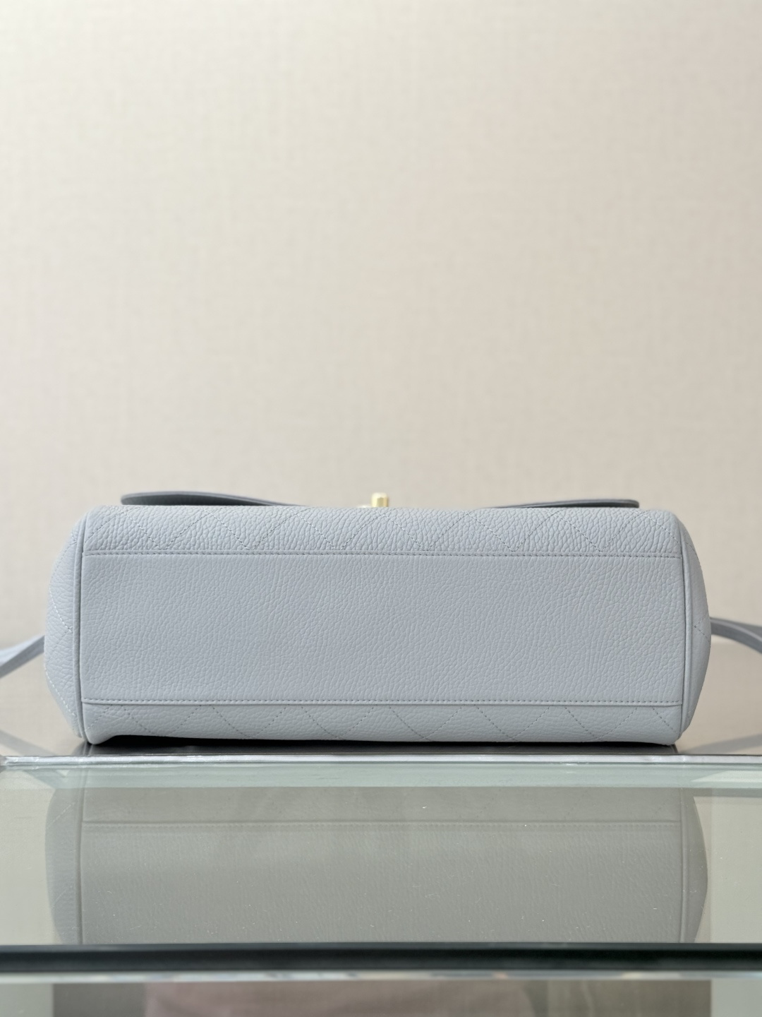 26P Cruise Preppy Coco Bowling Bag in Light Grey Caviar Leather with Gold-Tone Hardware - Mocuir