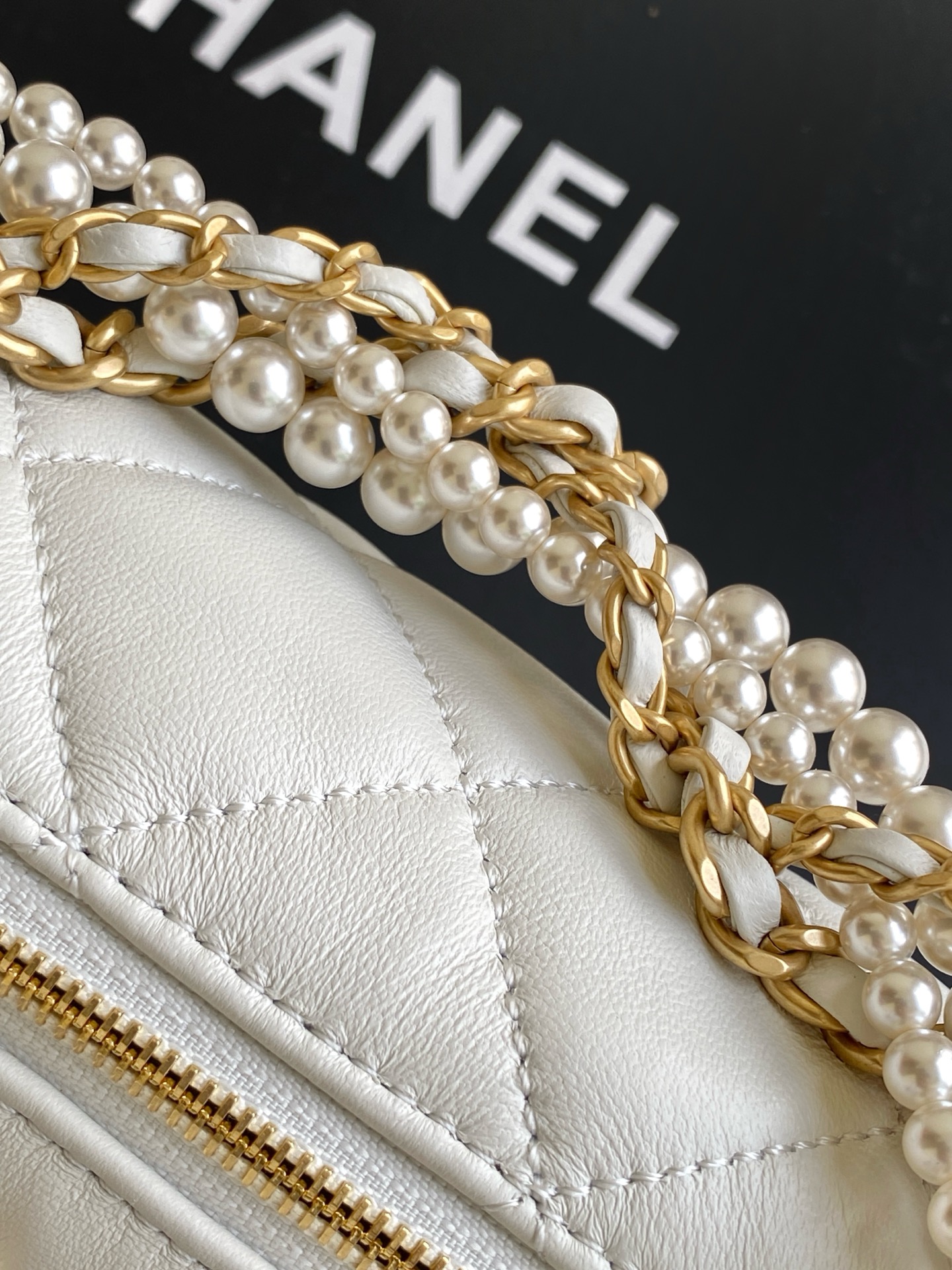 Quilted Lambskin Hobo Bag with Pearl Chain in White (Gold Hardware) - Mocuir