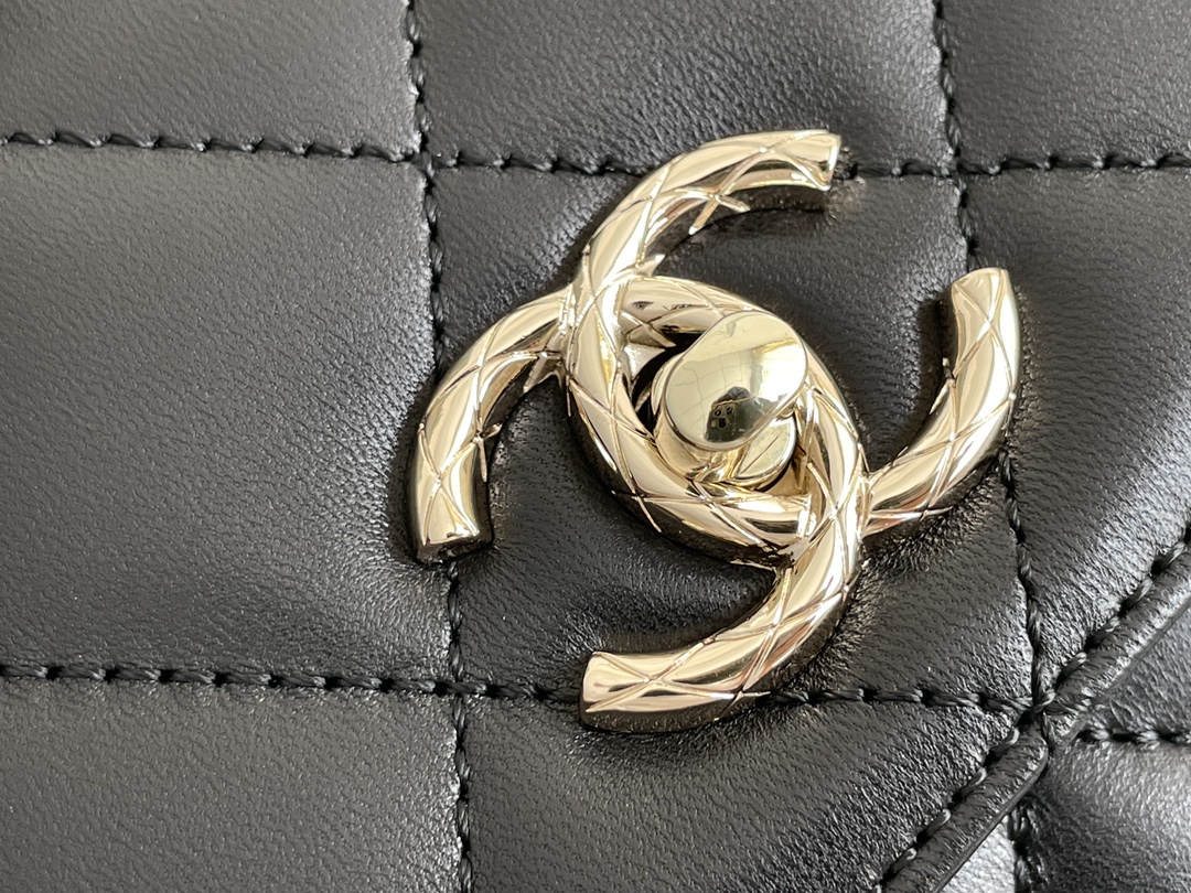 Trendy CC Small Top Handle Flap Bag in Black Quilted Lambskin with Gold-Tone Hardware (Model A92236) - Mocuir