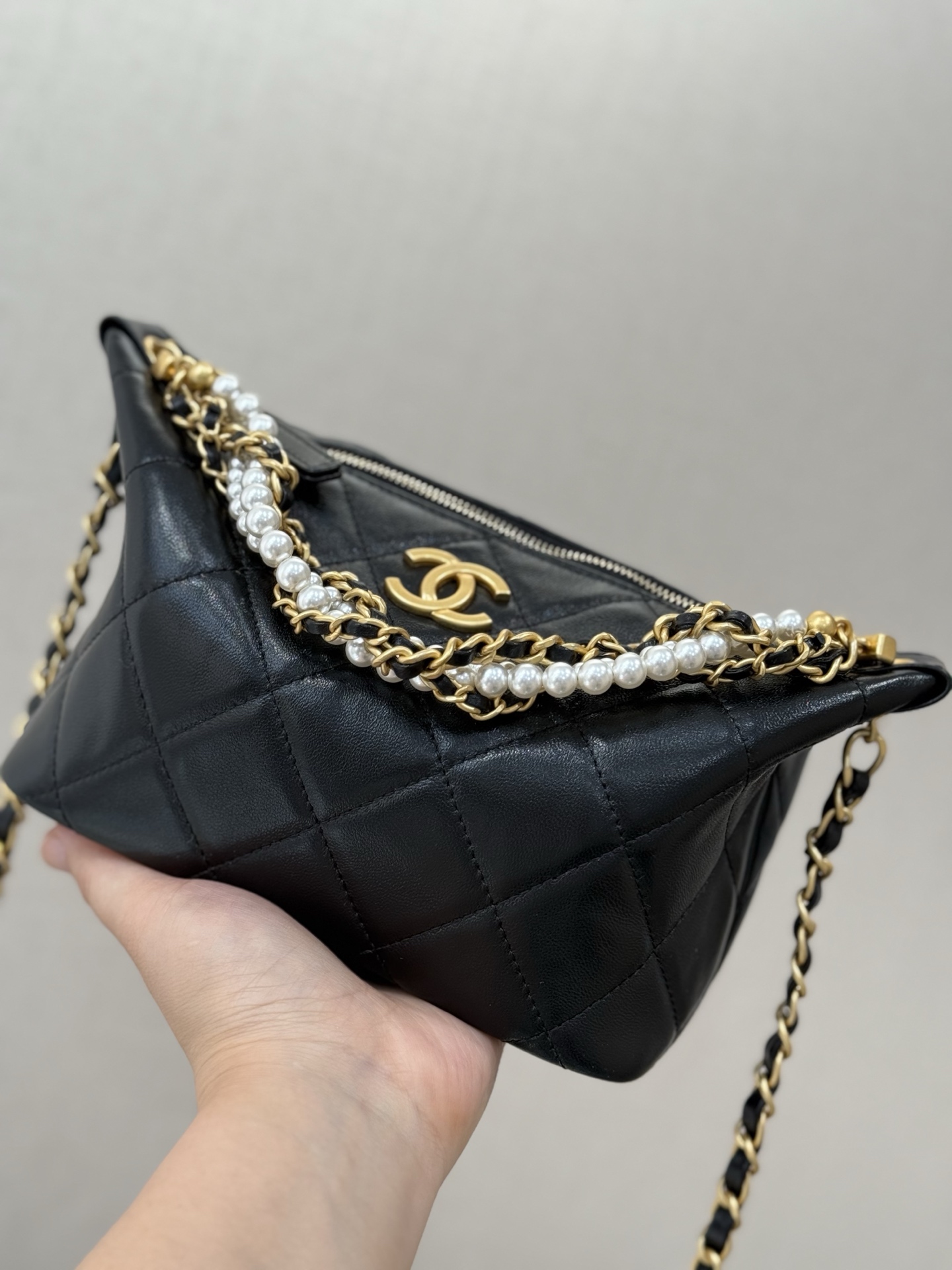 25C26C Pearl Chain Hobo Lunch Box Bag in Black Lambskin with Gold Hardware (Model AP4976) - Mocuir