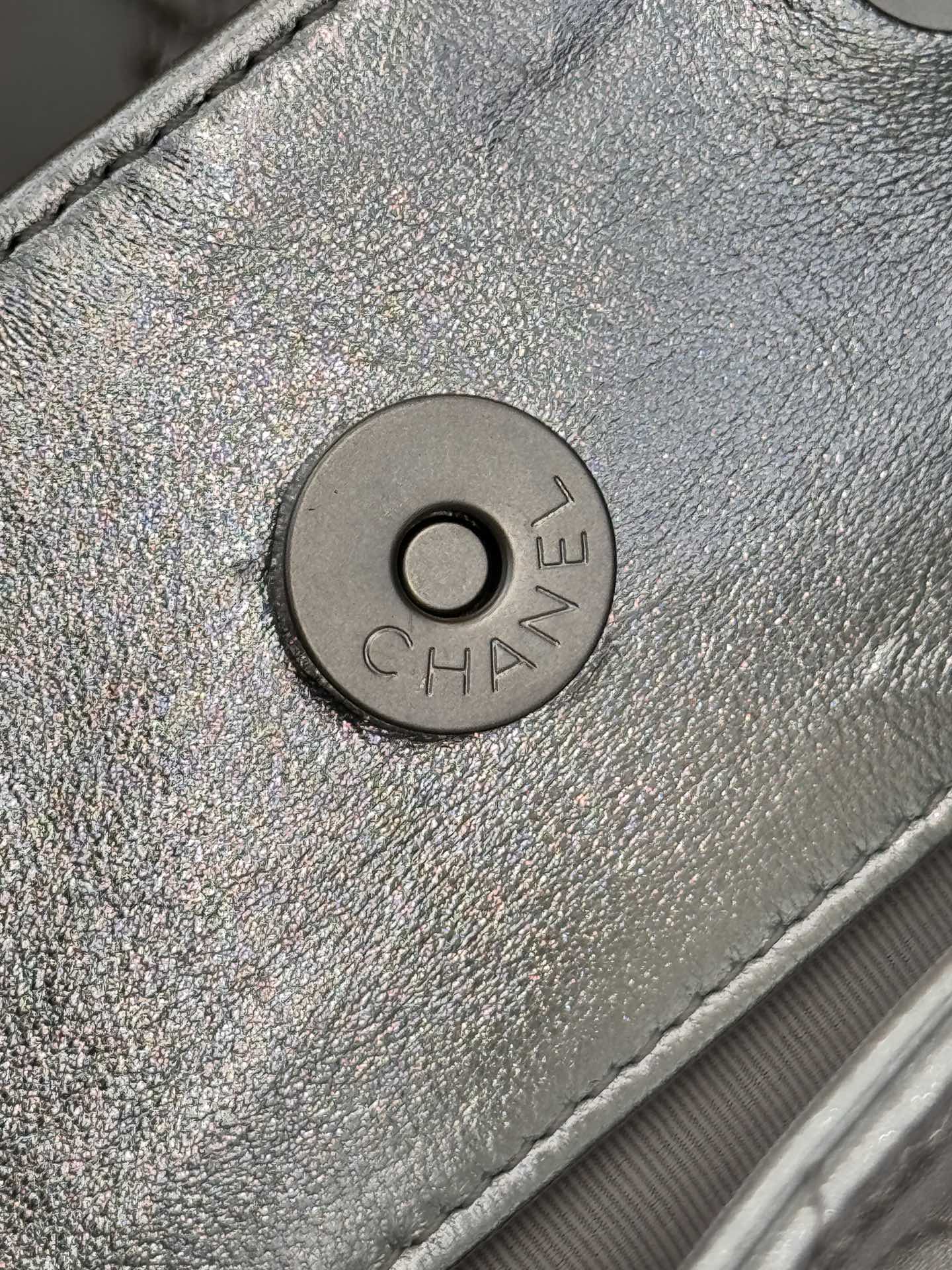 Drawstring Bucket Backpack（Metallic Silver） - Mocuir