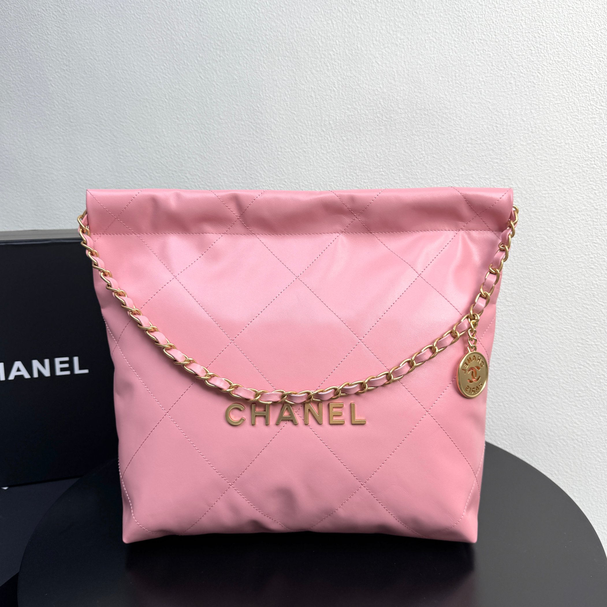 22 Bag Quilted Shiny Calfskin in Light Pink (Gold Hardware) - Mocuir