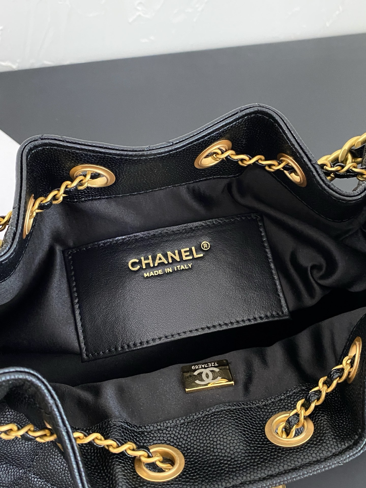 25K Quilted Caviar Leather Bucket Bag with Gold-Tone Hardware - Mocuir