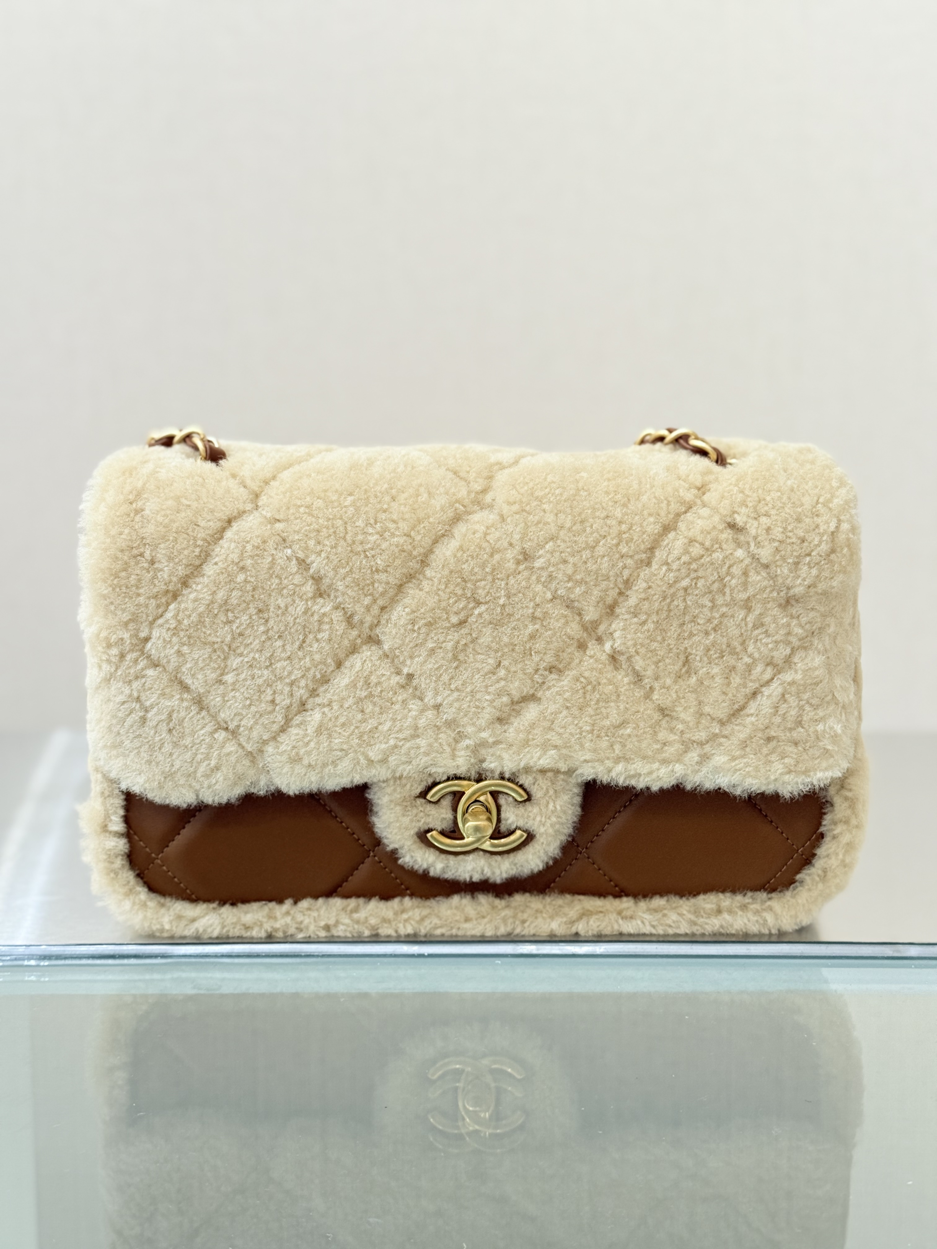 24K Fall-Winter Teddy Shearling & Lambskin Classic Flap Bag with Gold Hardware (Model AS5148  AS5149) - Mocuir