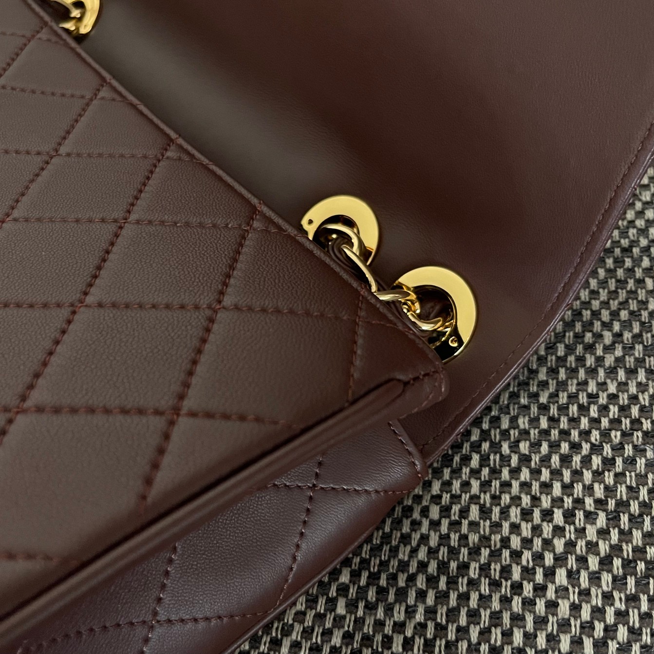 Classic Flap Quilted Lambskin Shoulder Bag in Burgundy (Gold Hardware) - Mocuir