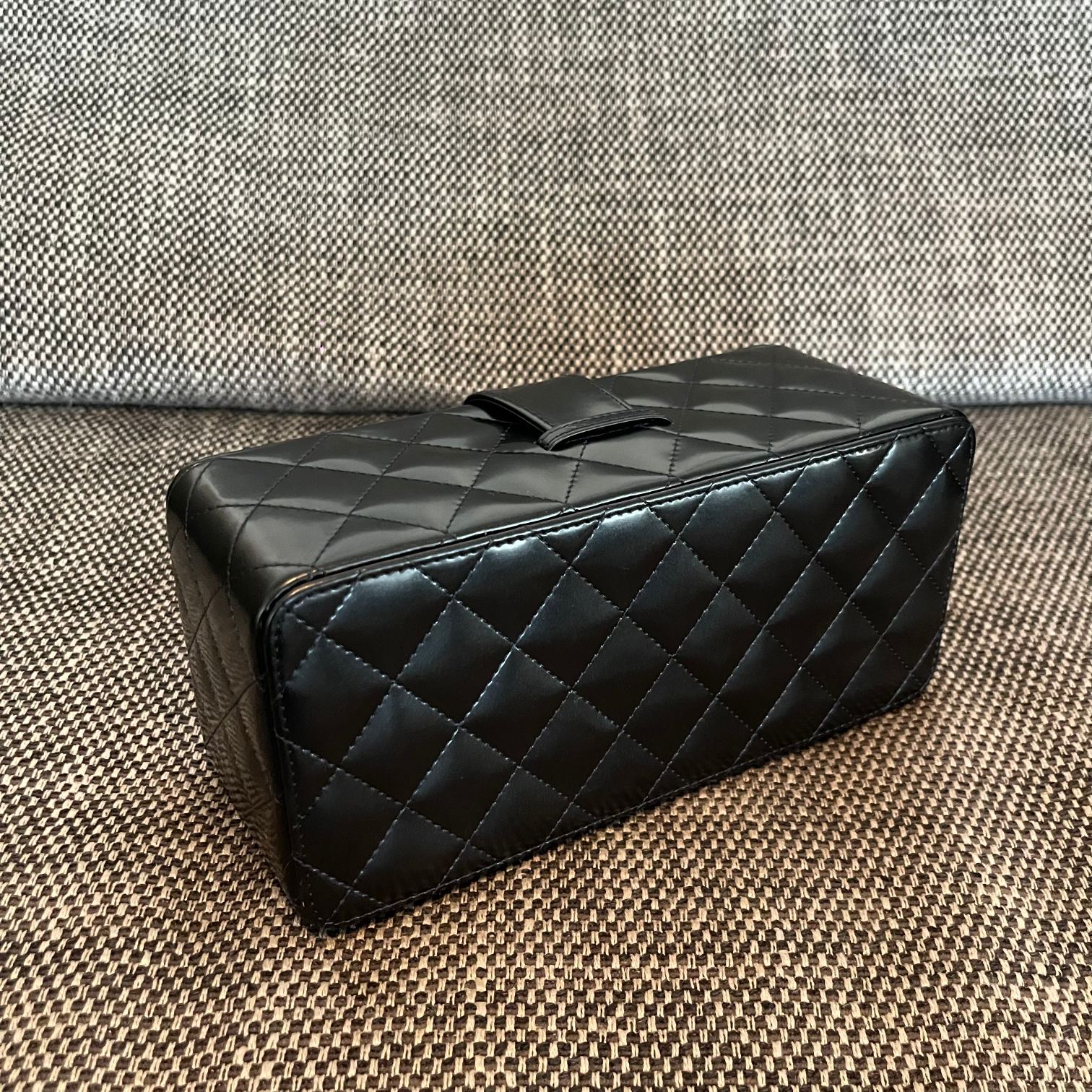 25C Long Quilted Patent Leather Vanity Case in Black - Mocuir
