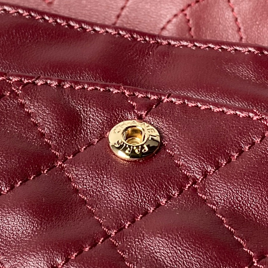 2.55 Reissue Burgundy Quilted Calfskin Flap Handbag with Light Gold-Tone Hardware - Mocuir