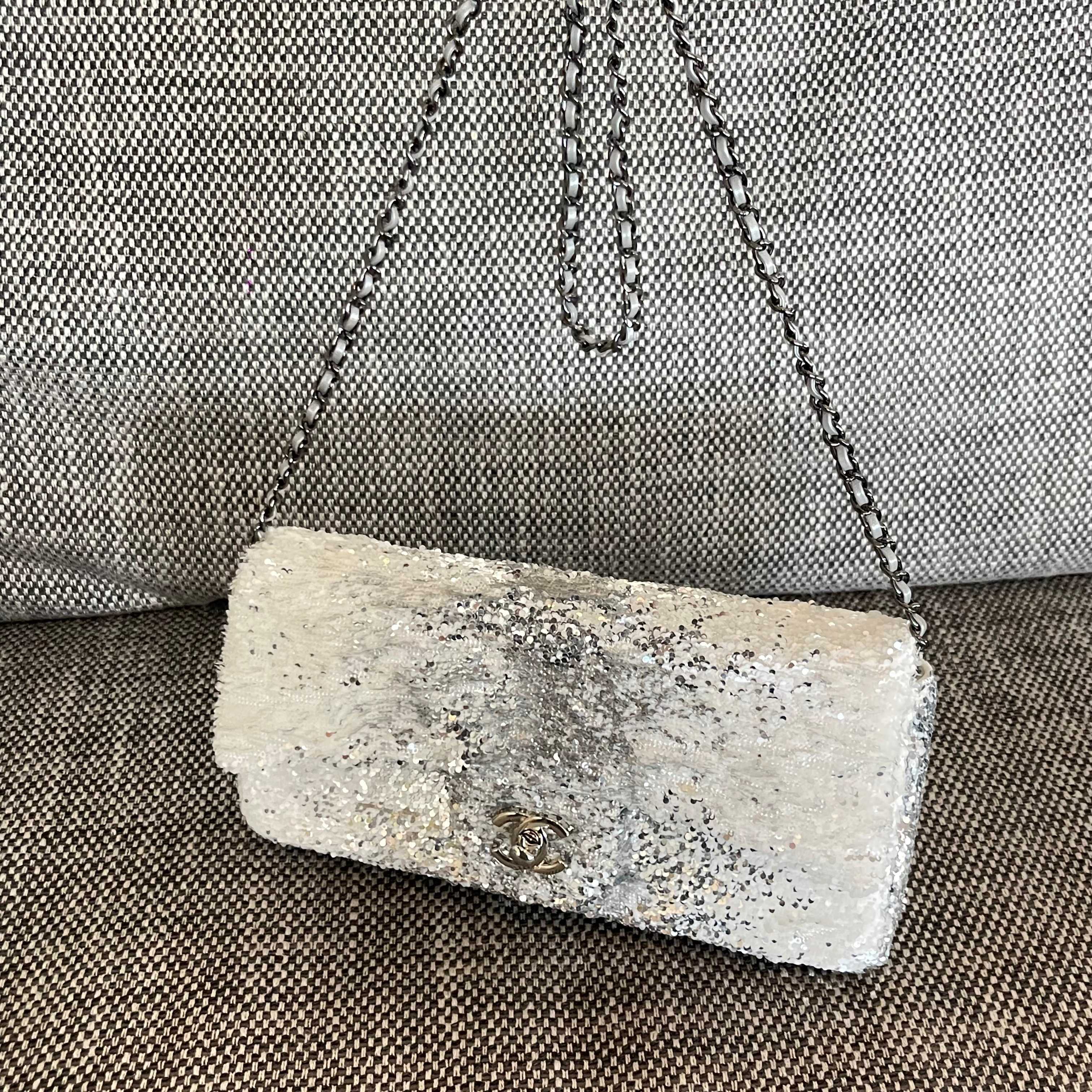 Classic Wallet on Chain Sequin - Mocuir