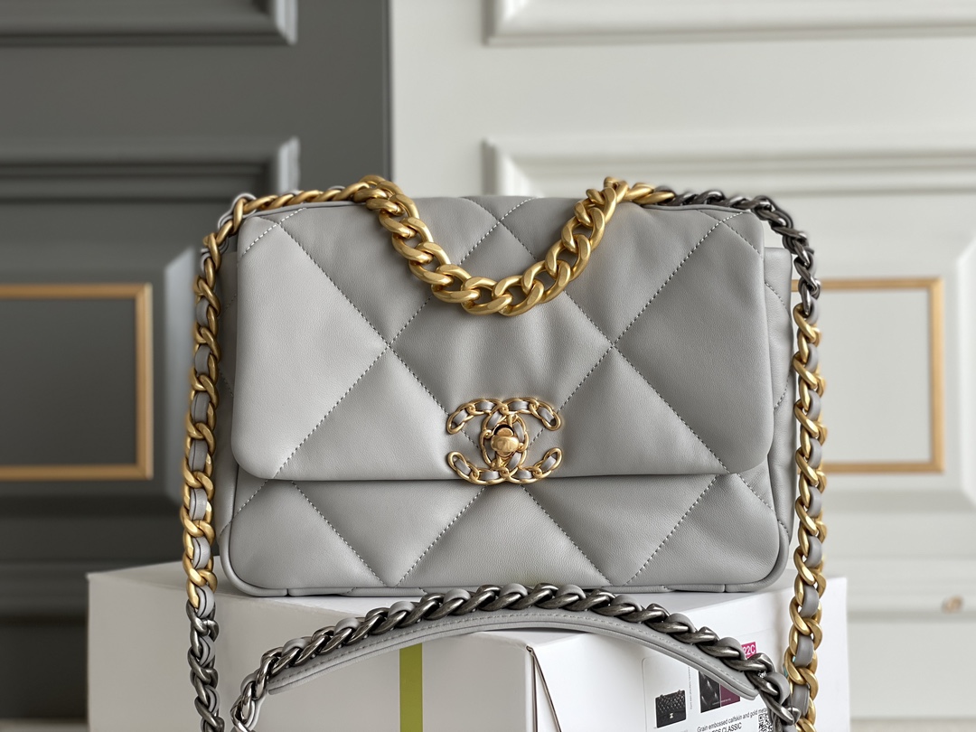 19 Handbag in Grey Quilted Shiny Lambskin with Gold-Tone, Silver-Tone & Ruthenium-Finish Metal (Model AS1160) - Mocuir
