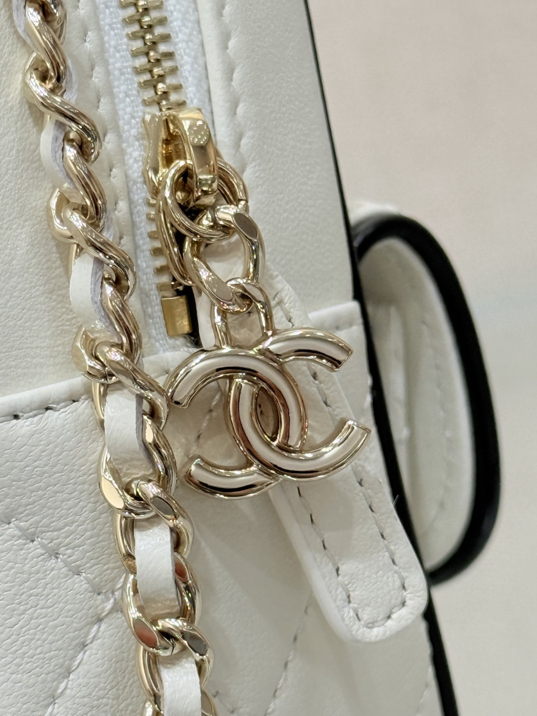 Mini Backpack with Chain（White） - Mocuir