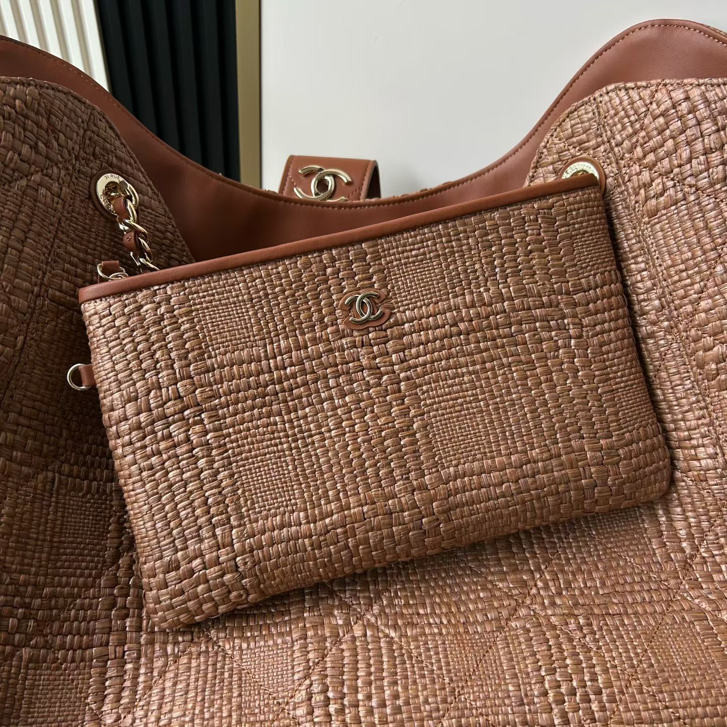 25C Caramel Woven Straw Large Tote Handbag with Calfskin Trim and Gold-Tone Hardware - Mocuir