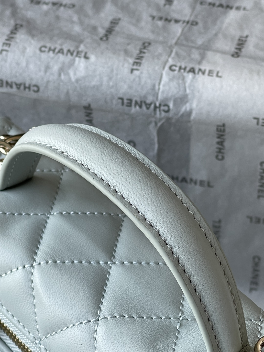 25C Classic Vanity Case with Chain（White） - Mocuir