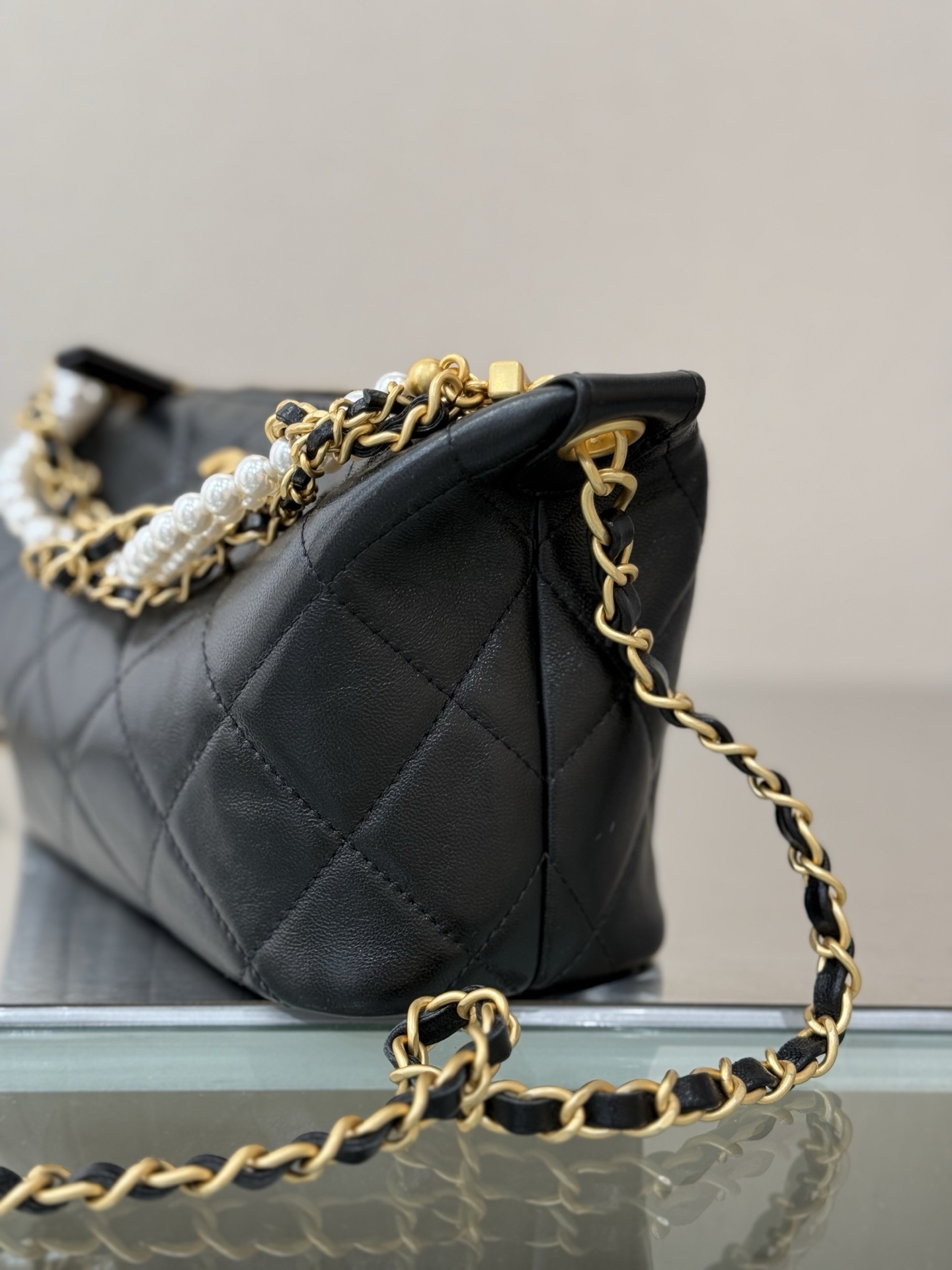 25C26C Pearl Chain Hobo Lunch Box Bag in Black Lambskin with Gold Hardware (Model AP4976) - Mocuir