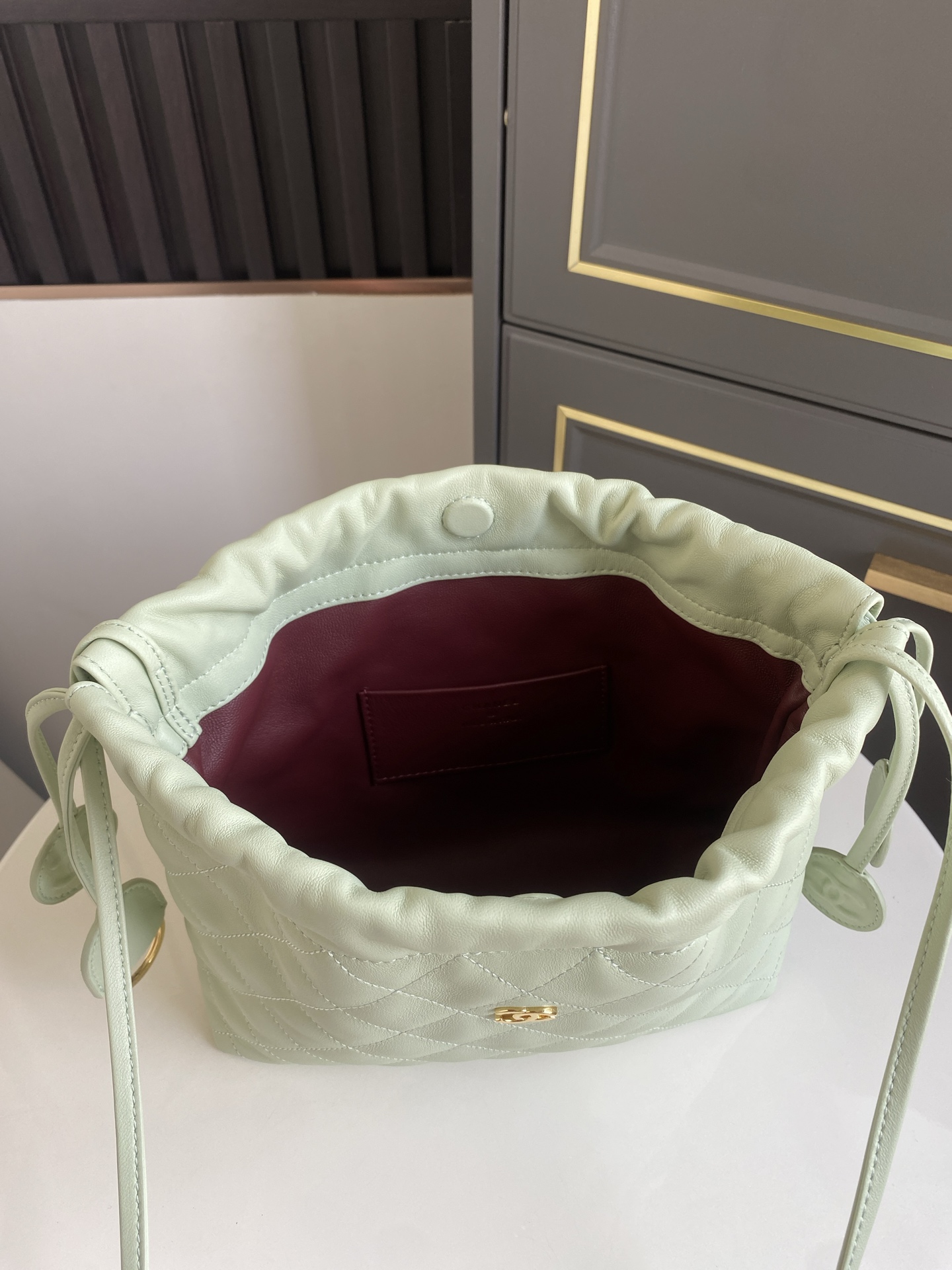 24BQuilted Lambskin Drawstring Hobo Bag（ Mint Green） - Mocuir