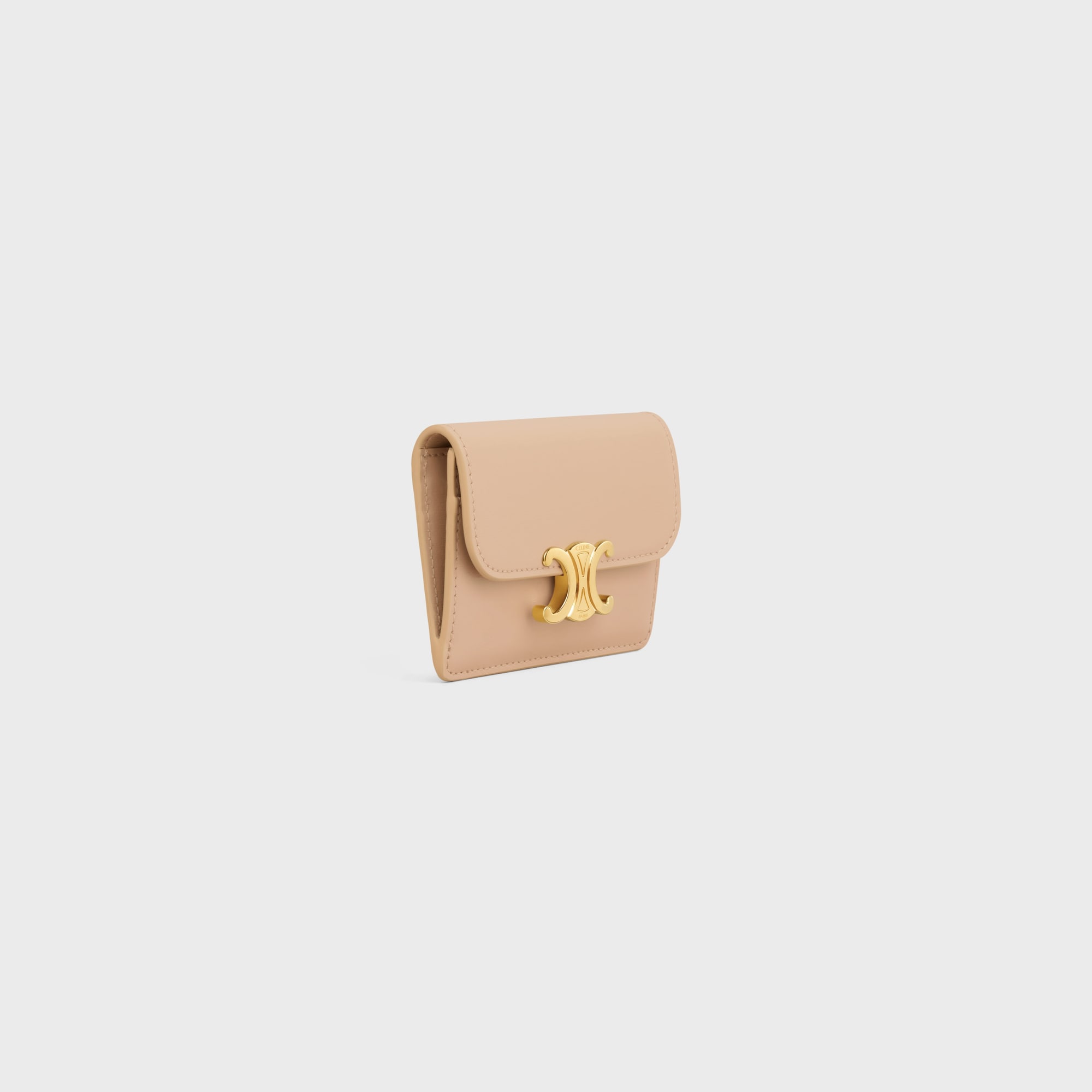 CARD HOLDER WITH FLAP TRIOMPHE IN SHINY CALFSKIN OAT BEIGE