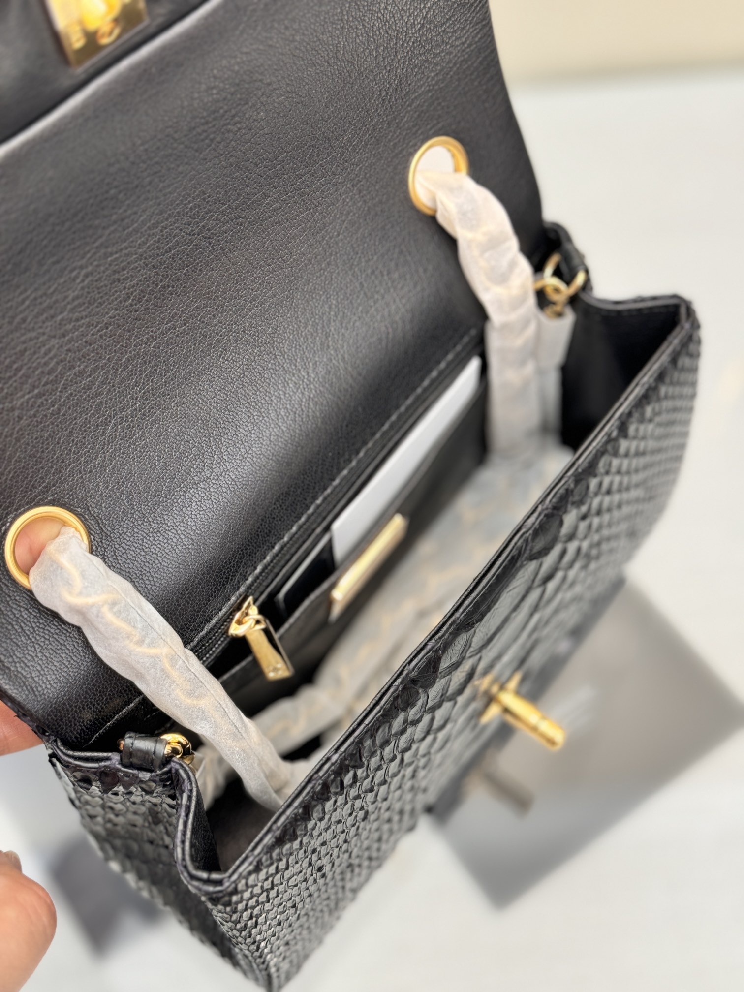 Classic Flap Python Bag（Black python skin） - Mocuir