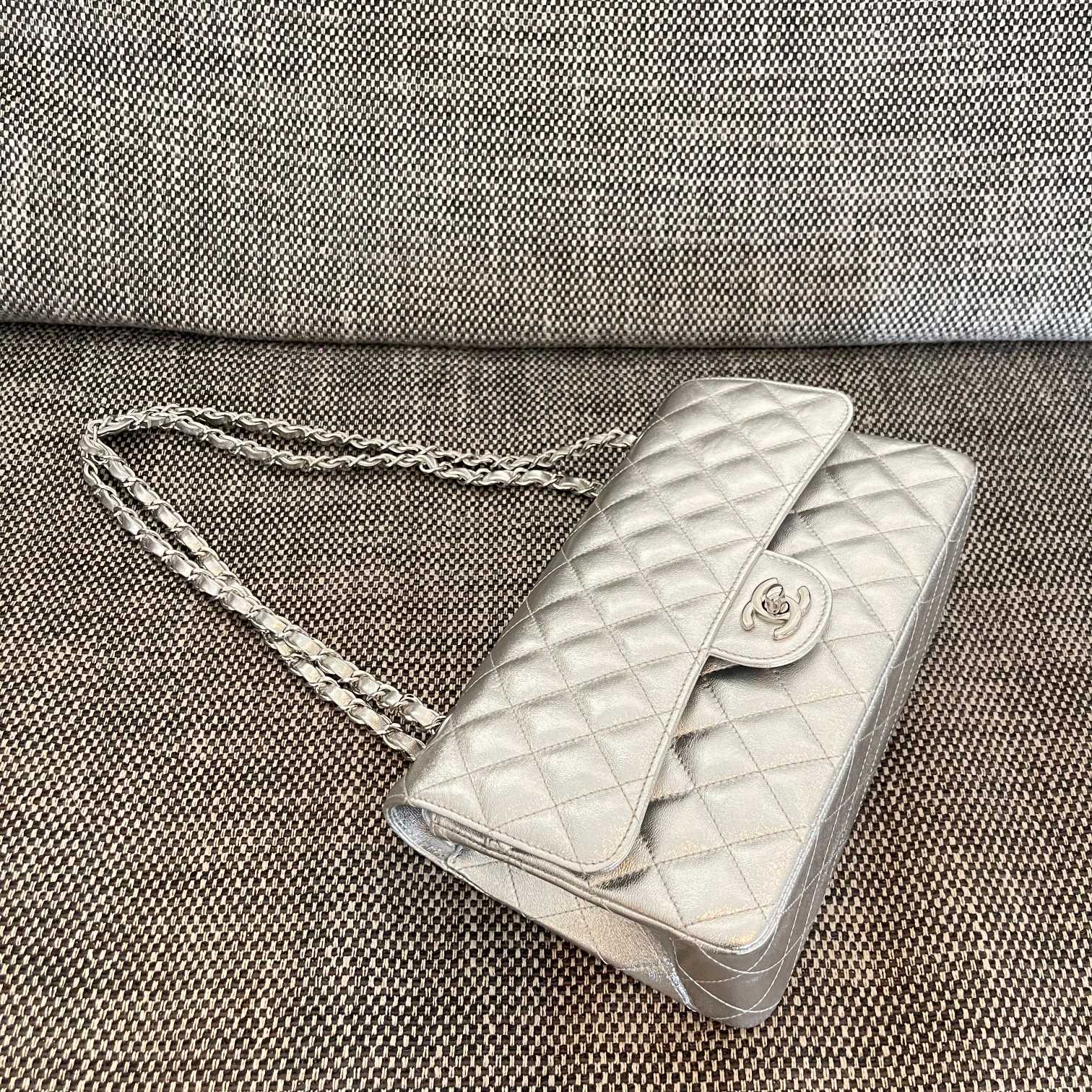 Classic Flap Quilted Metallic Lambskin Shoulder Bag in Silver (Silver Hardware) - Mocuir