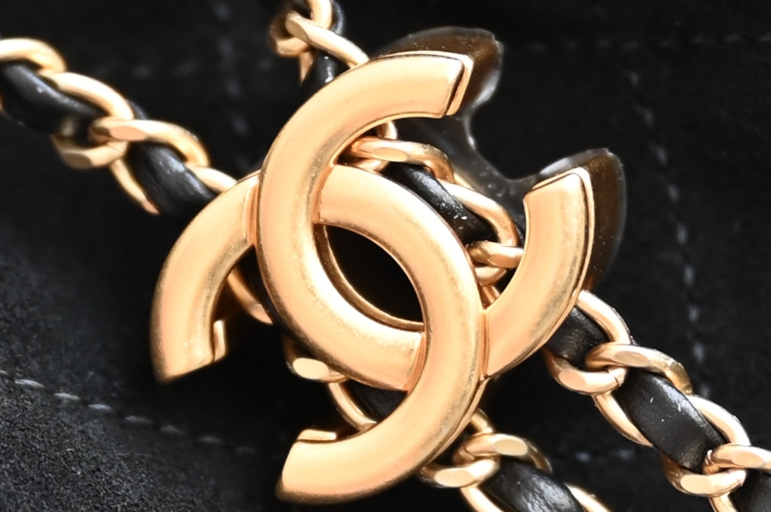 Chain Decor Hobo Bag（Black Suede） - Mocuir