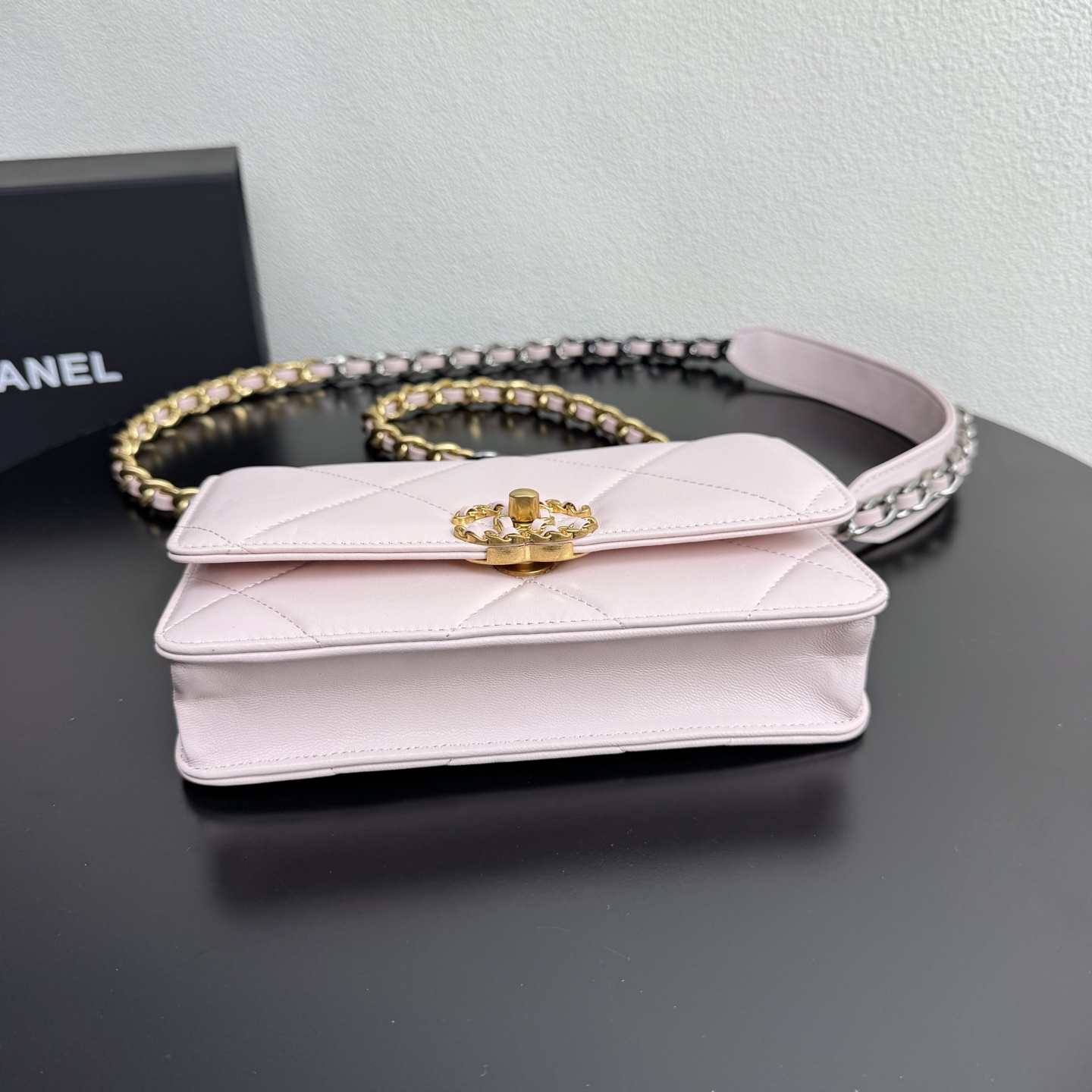 19 WOC Quilted Lambskin Shoulder Bag in Light Pink (Tri-Tone Hardware) - Mocuir