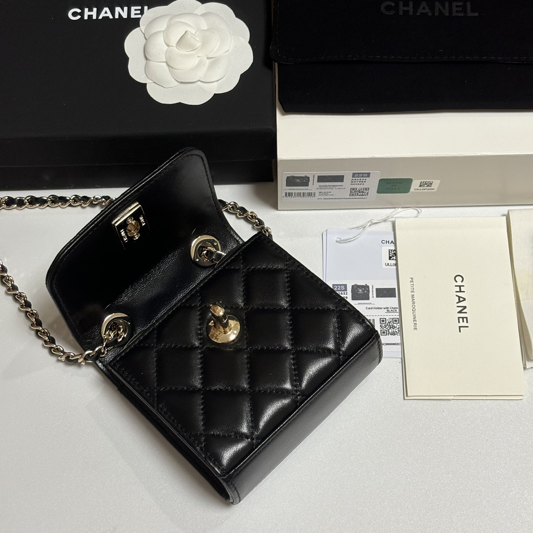 Trendy CC Mini Quilted Lambskin Shoulder Bag in Black (Gold Hardware) - Mocuir