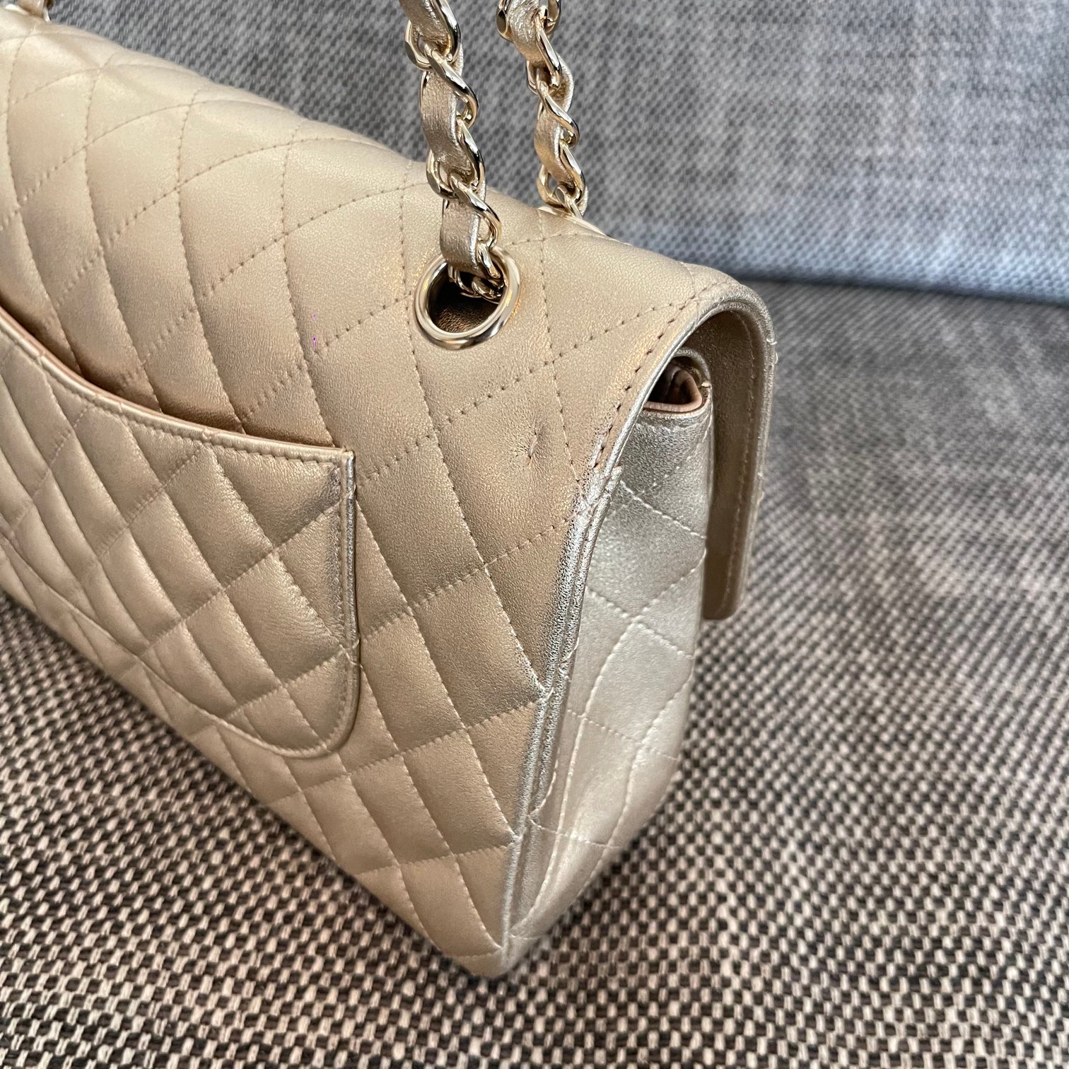 Classic Flap Quilted Metallic Lambskin Shoulder Bag in Gold (Gold Hardware) - Mocuir