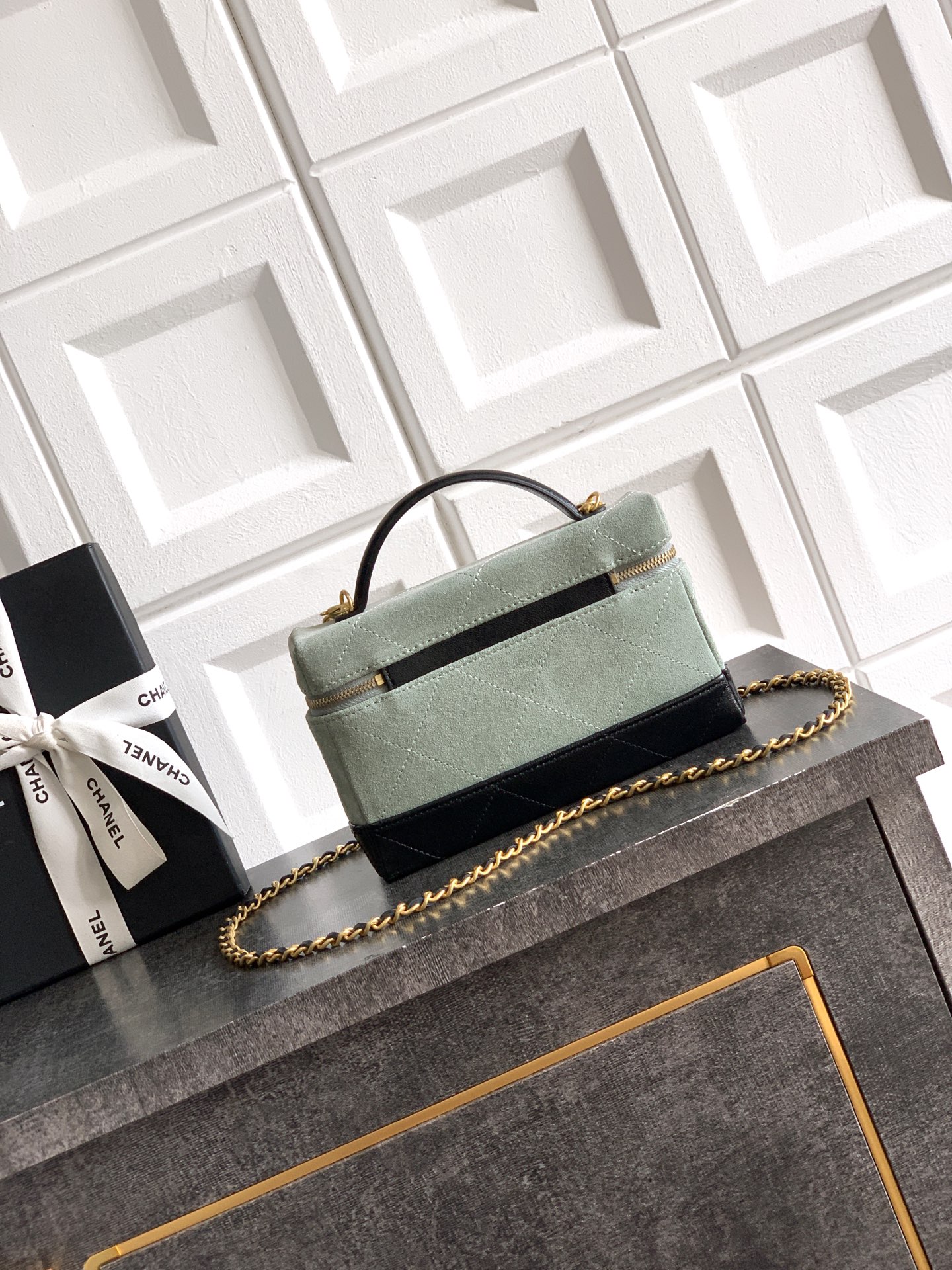 Small Vanity Case with Top Handle (Suede & Lambskin) - Mocuir