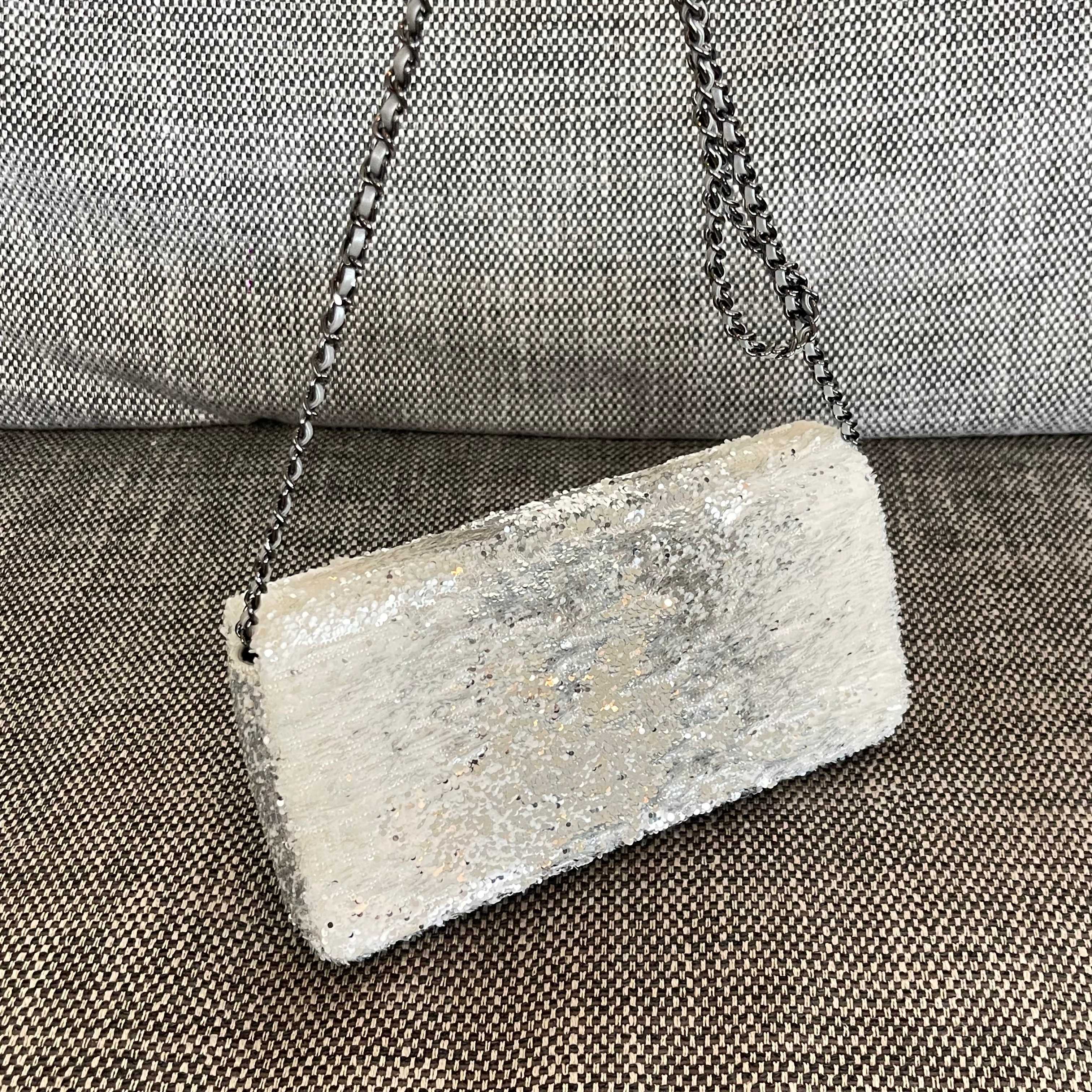 Classic Wallet on Chain Sequin - Mocuir