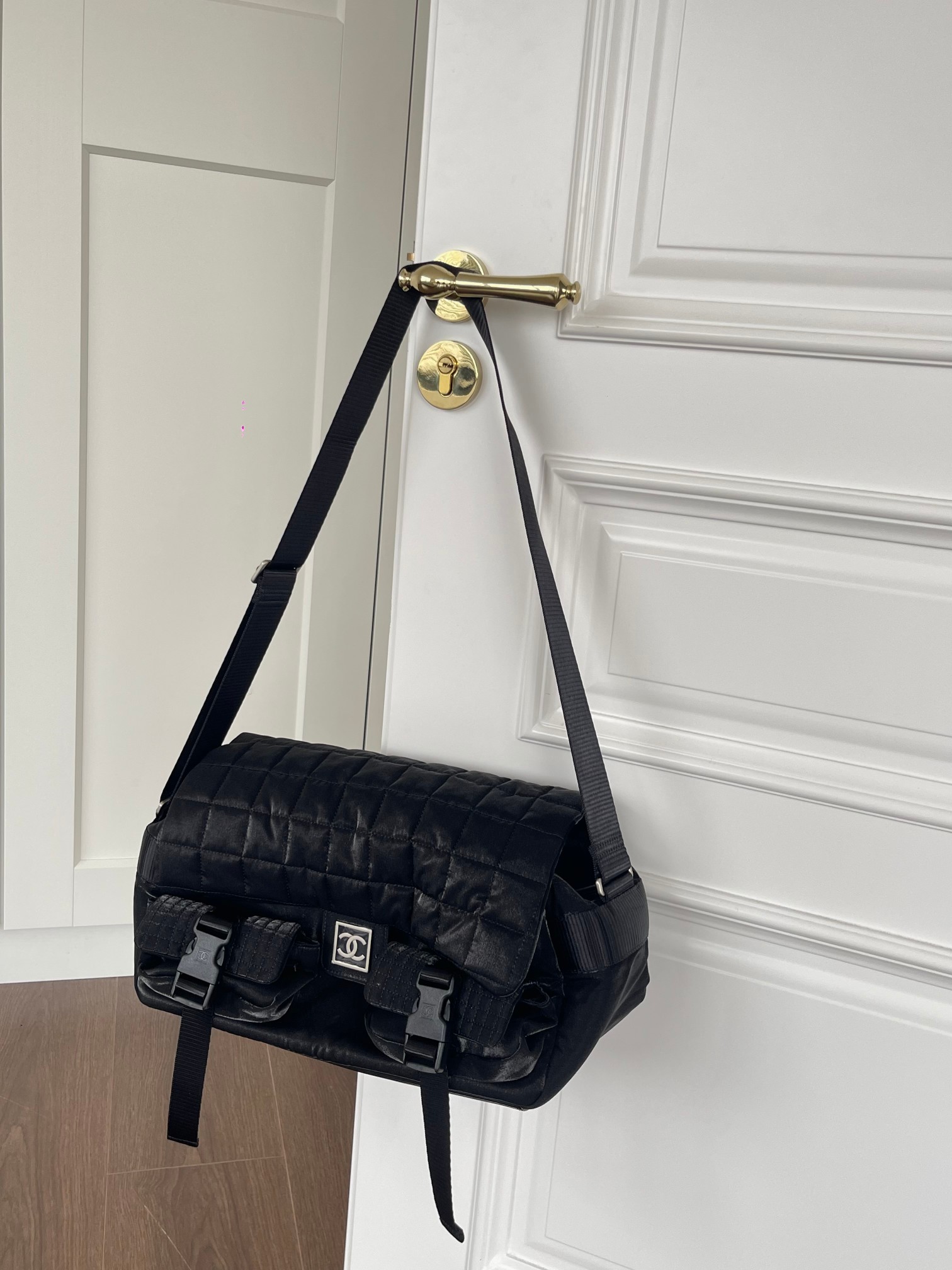 Vintage Cocoon Black Quilted Nylon & Lambskin Messenger Bag - Mocuir