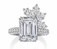 Flower bouquet emerald-shaped diamond ring