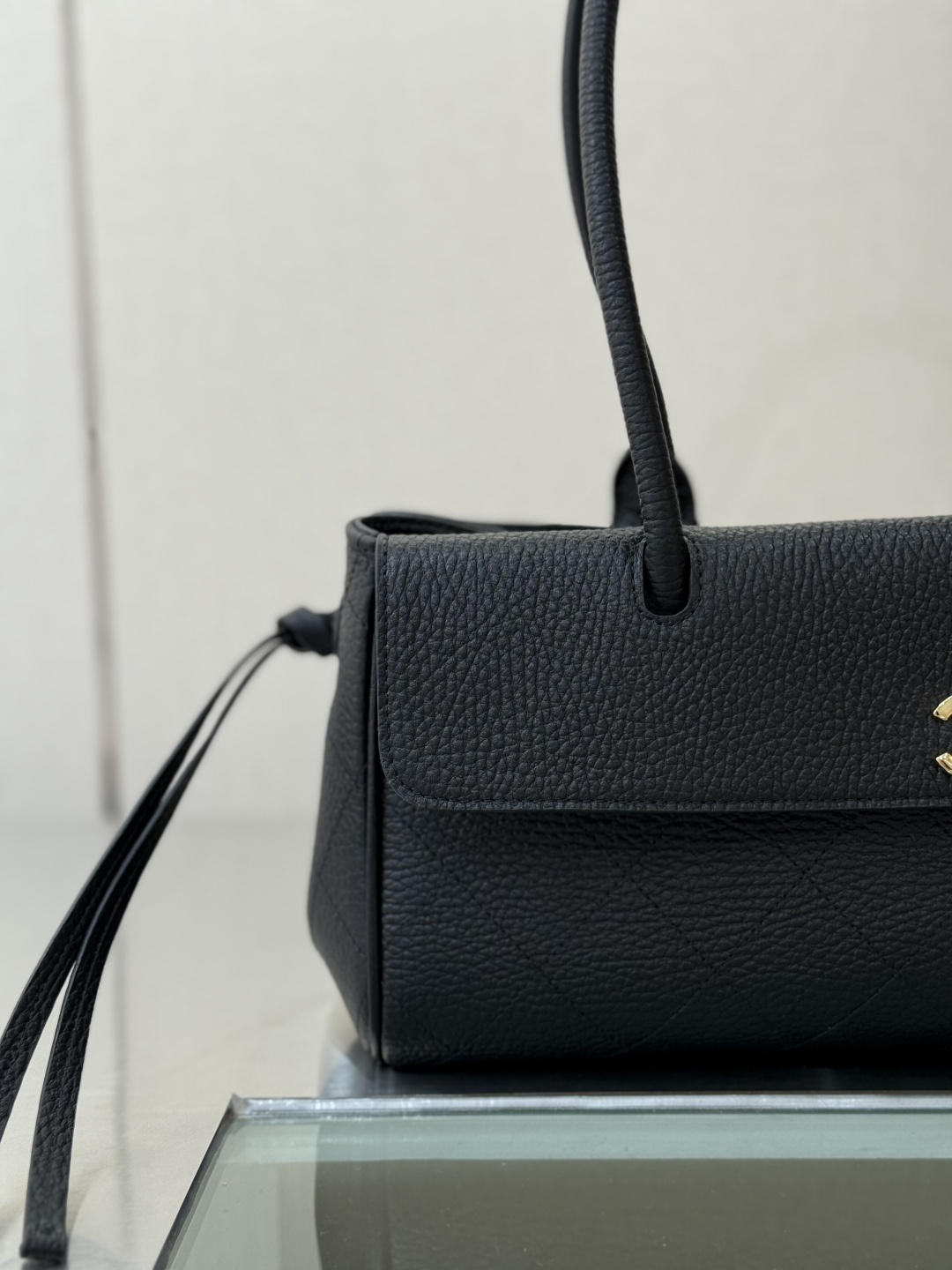 26P Cruise Preppy Coco Bowling Bag in Black Caviar Leather with Gold-Tone Hardware - Mocuir