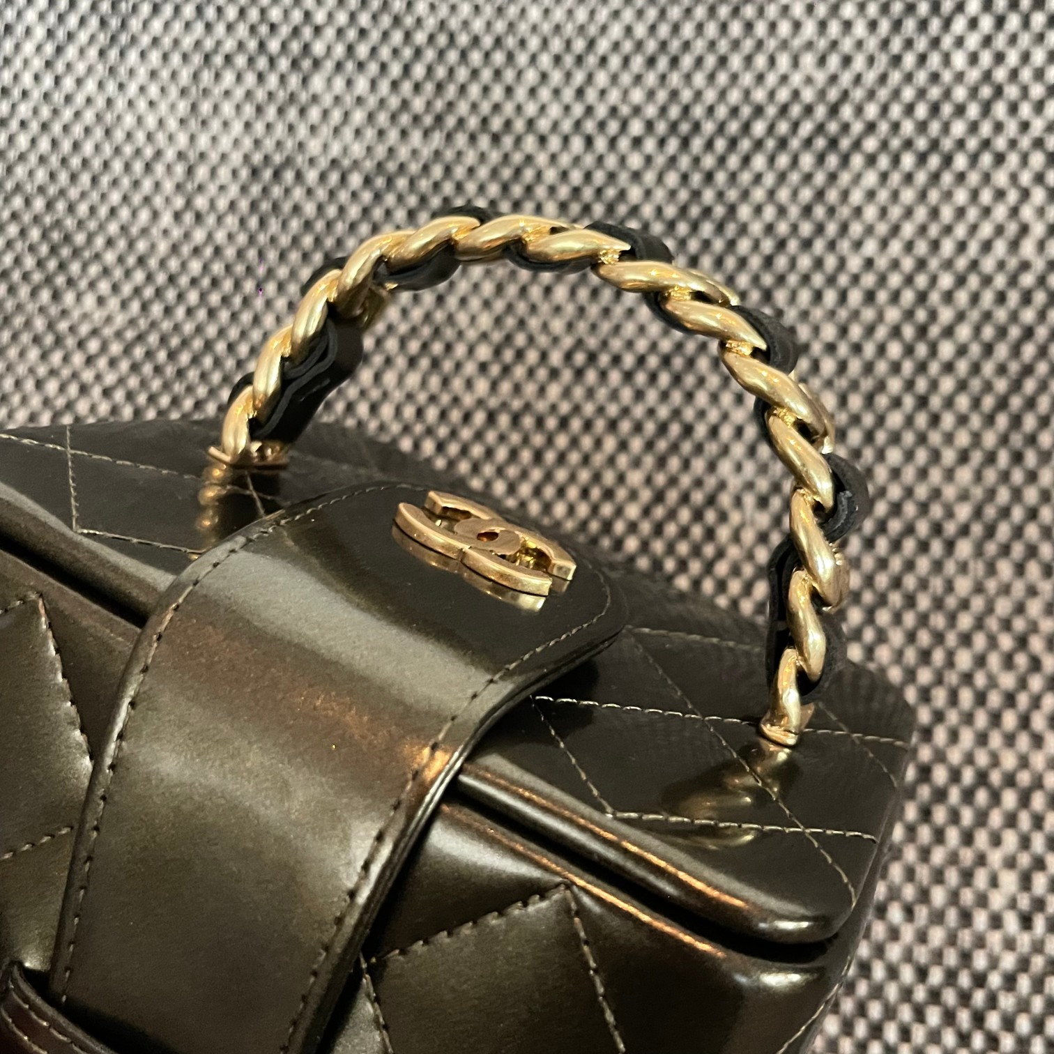 25C Small Vanity Case in Dark Olive Green Patent Leather - Mocuir