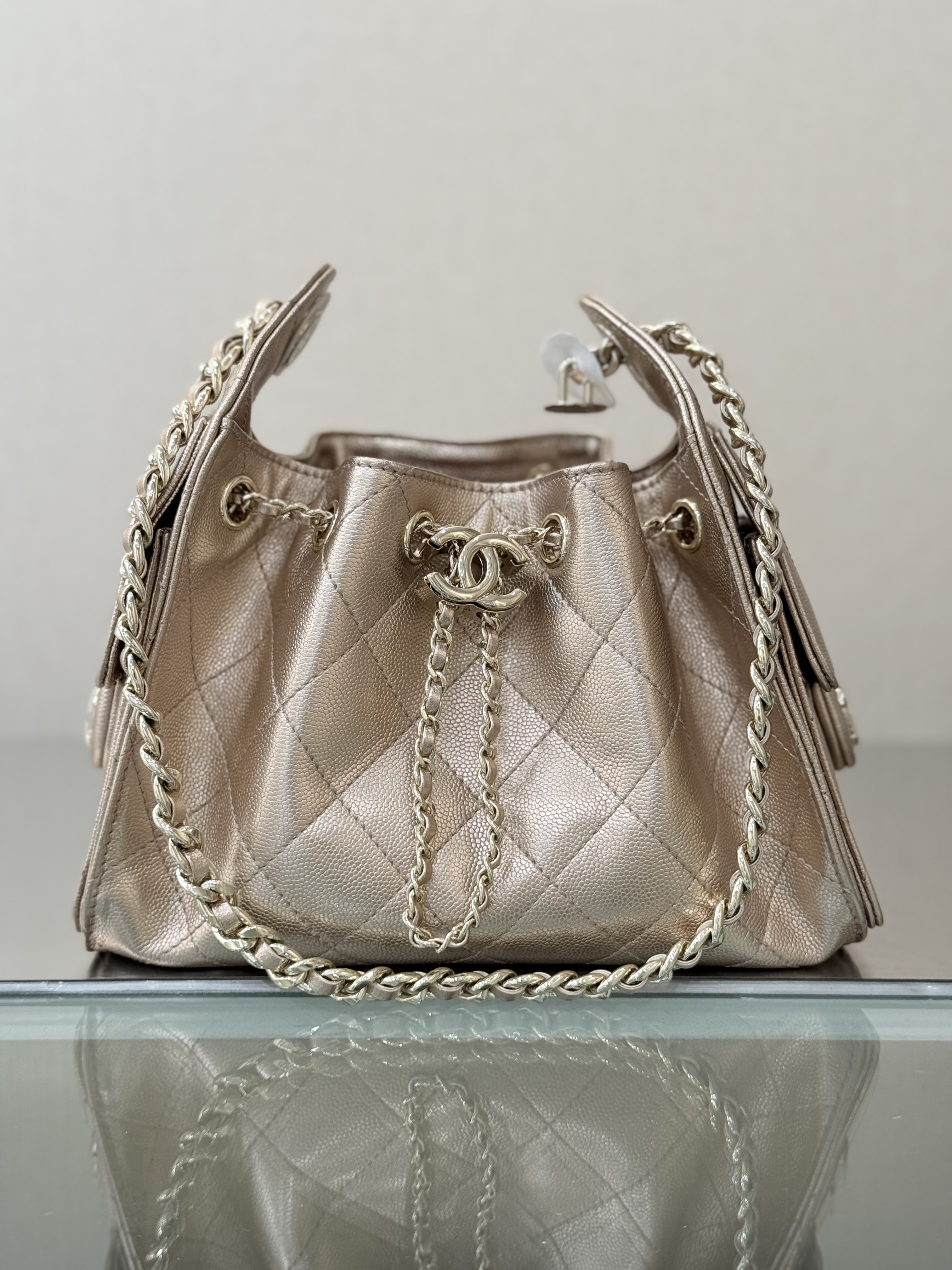 Spring-Summer 2025 Rose Gold Metallic Quilted Grained Calfskin Drawstring Bucket Bag with Gold-Tone Hardware - Mocuir