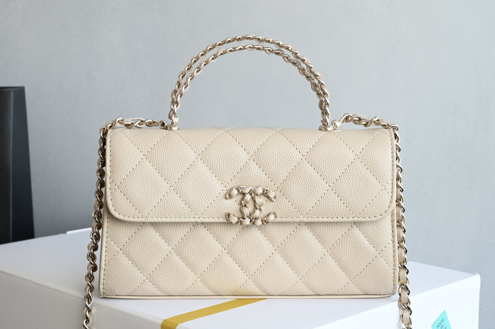 25S Top Handle Kelly Clutch with Chain in Beige Caviar Leather with Light Gold-Tone Hardware (Model AS4711) - Mocuir